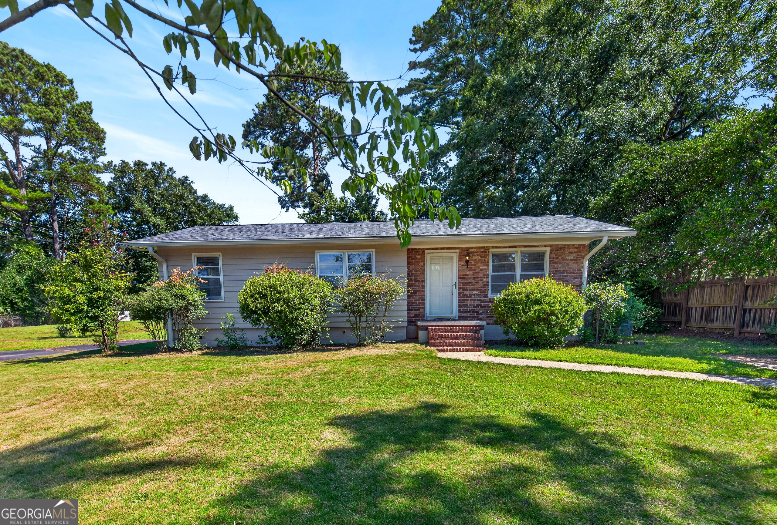 204 S Chilton Crescent Property Photo 3