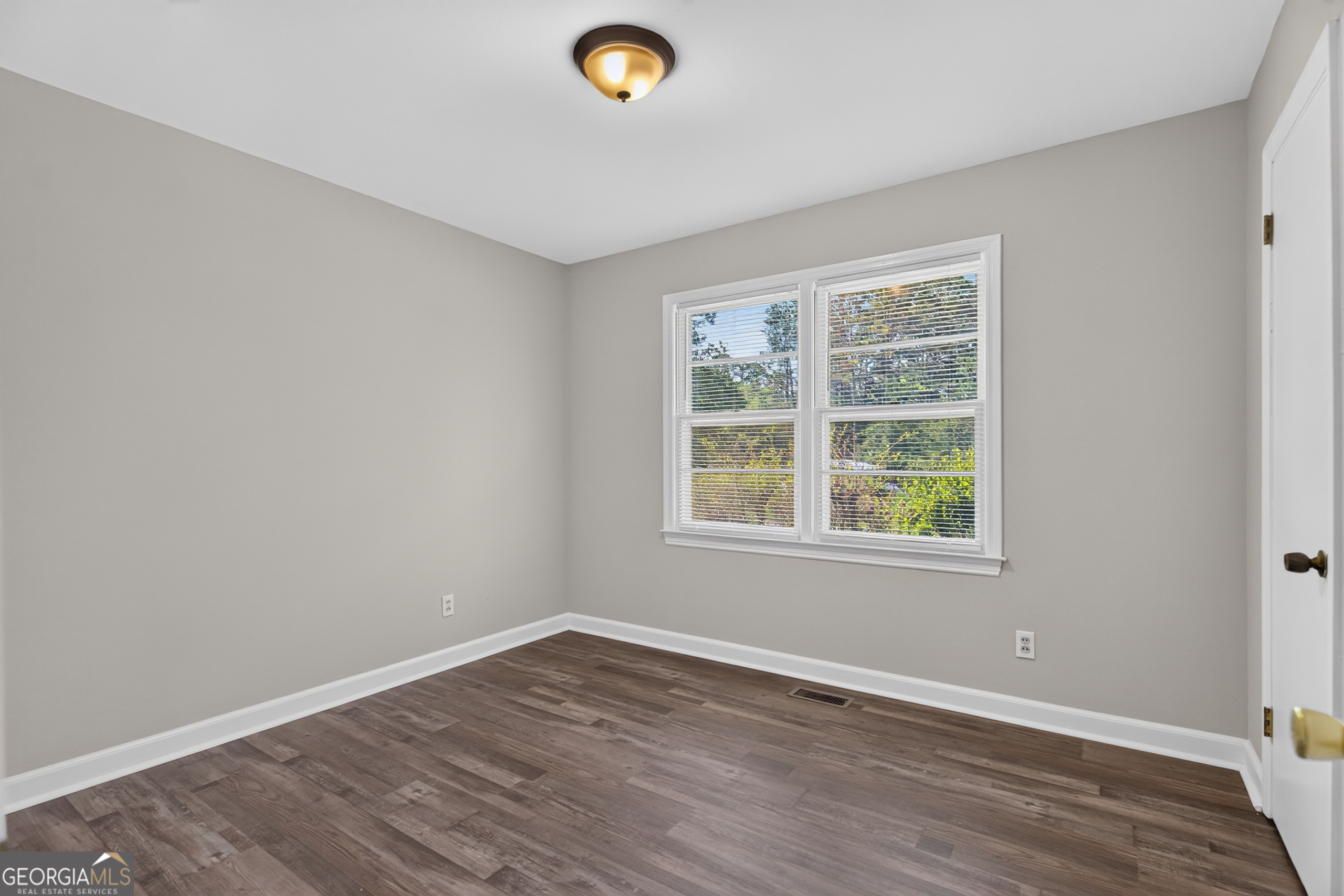 204 S Chilton Crescent Property Photo 5