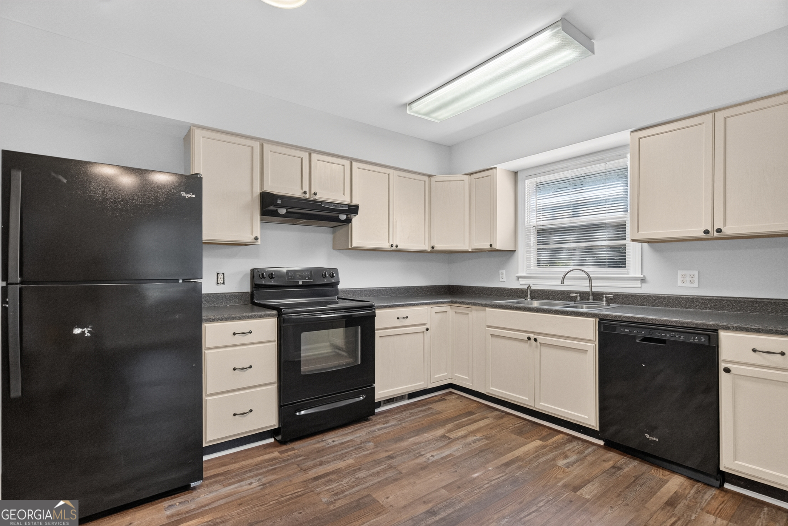 204 S Chilton Crescent Property Photo 10