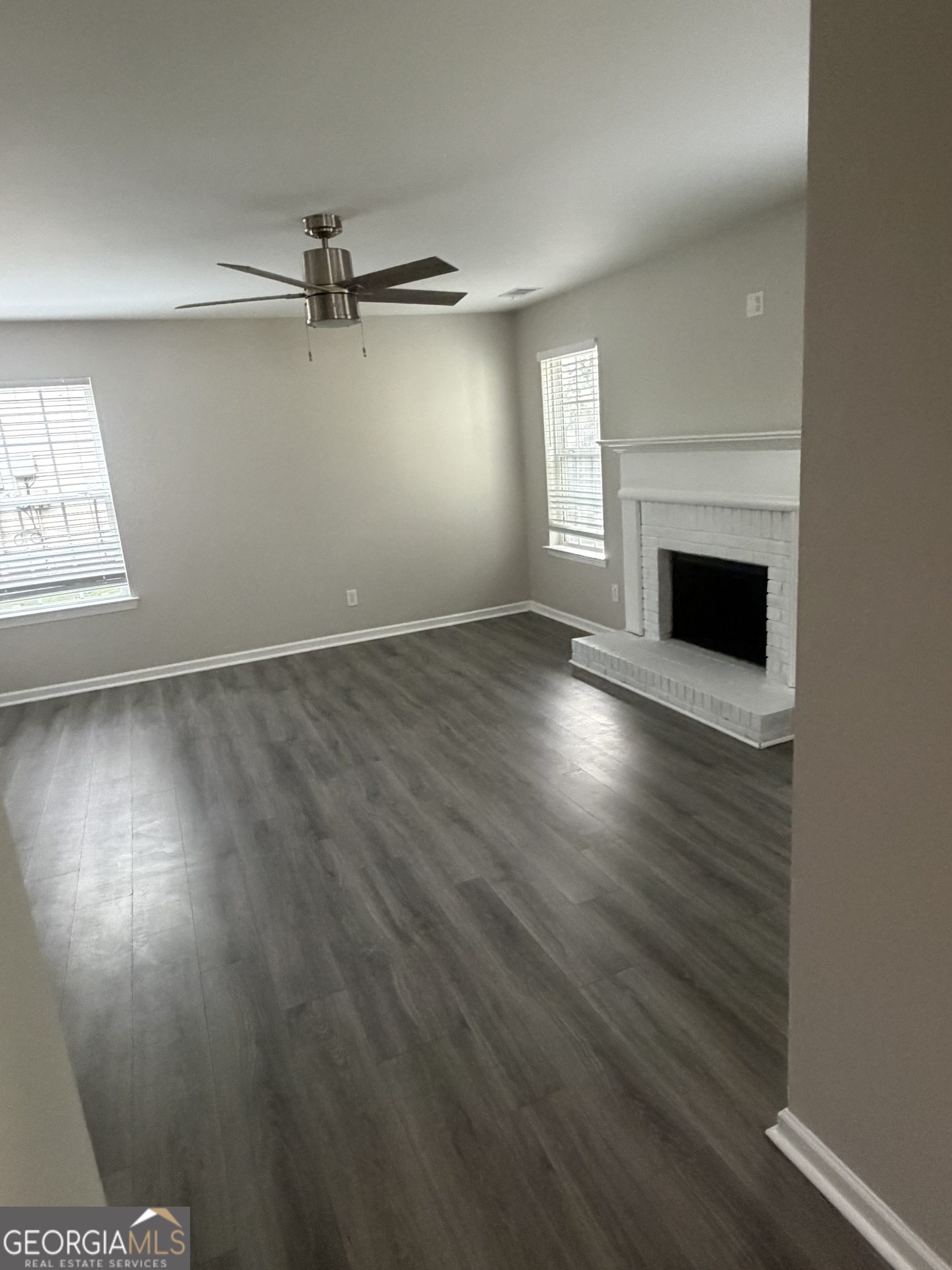 1942 Oakbluff Drive Property Photo 6