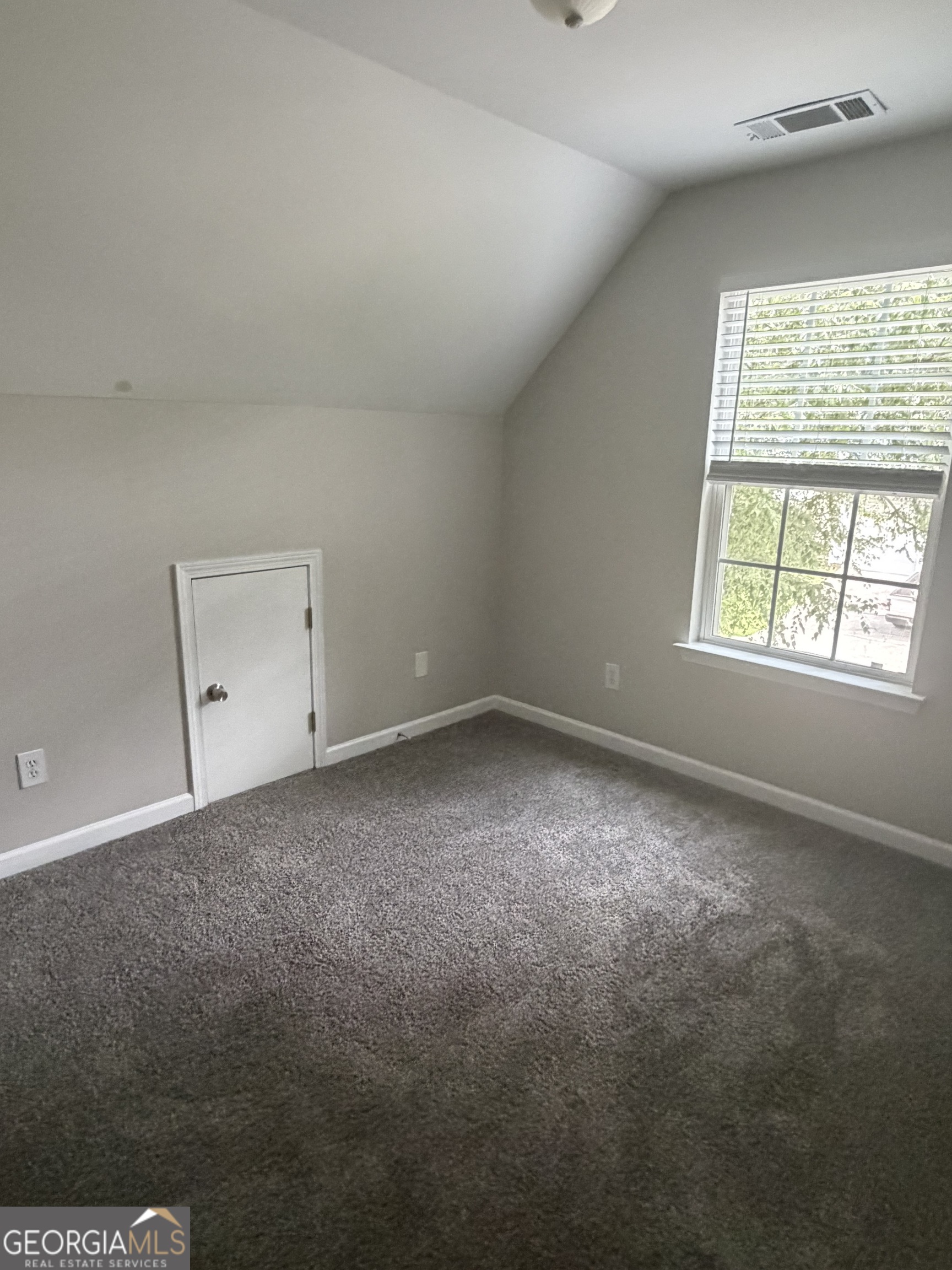1942 Oakbluff Drive Property Photo 8