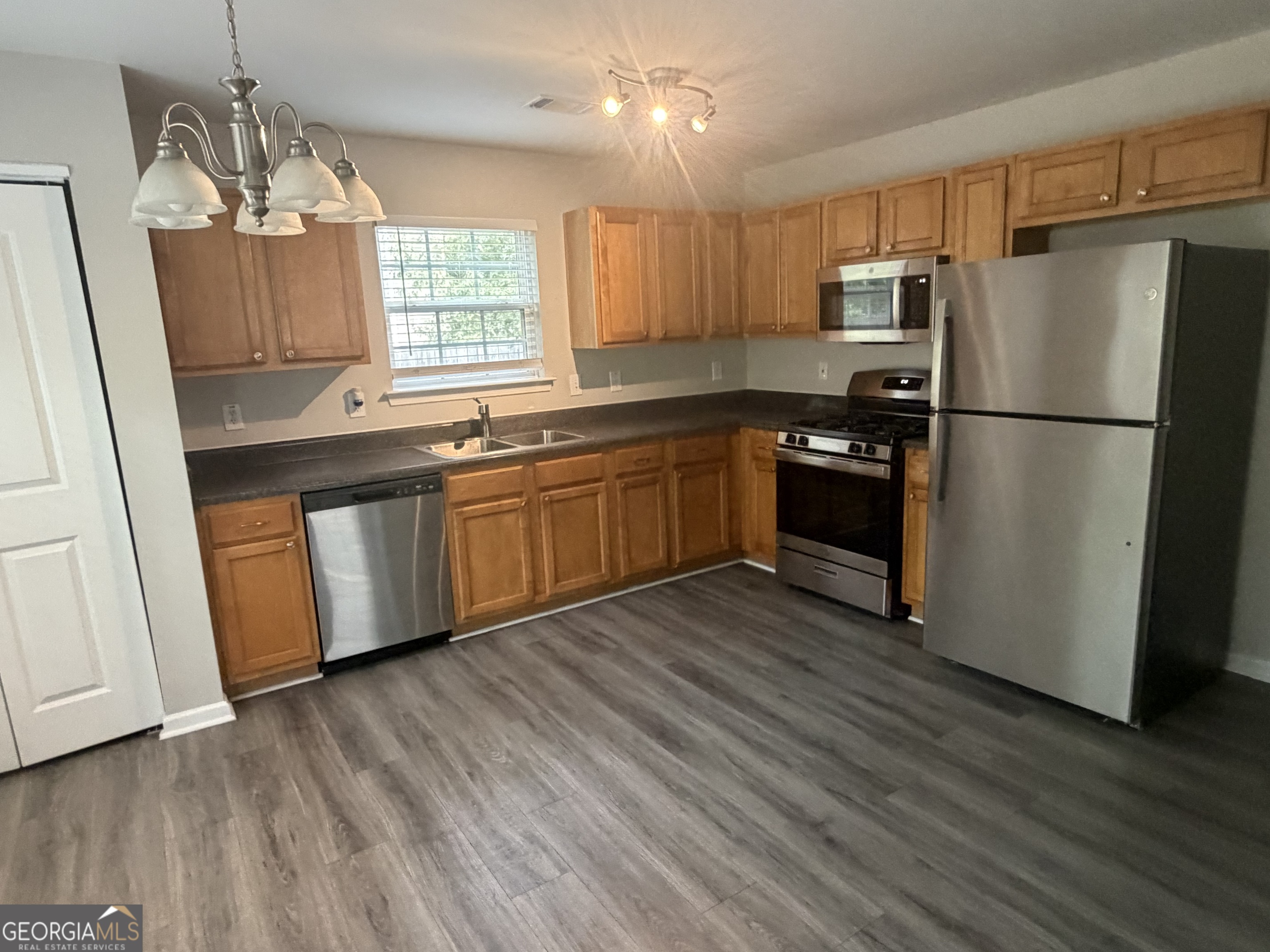 1942 Oakbluff Drive Property Photo 14