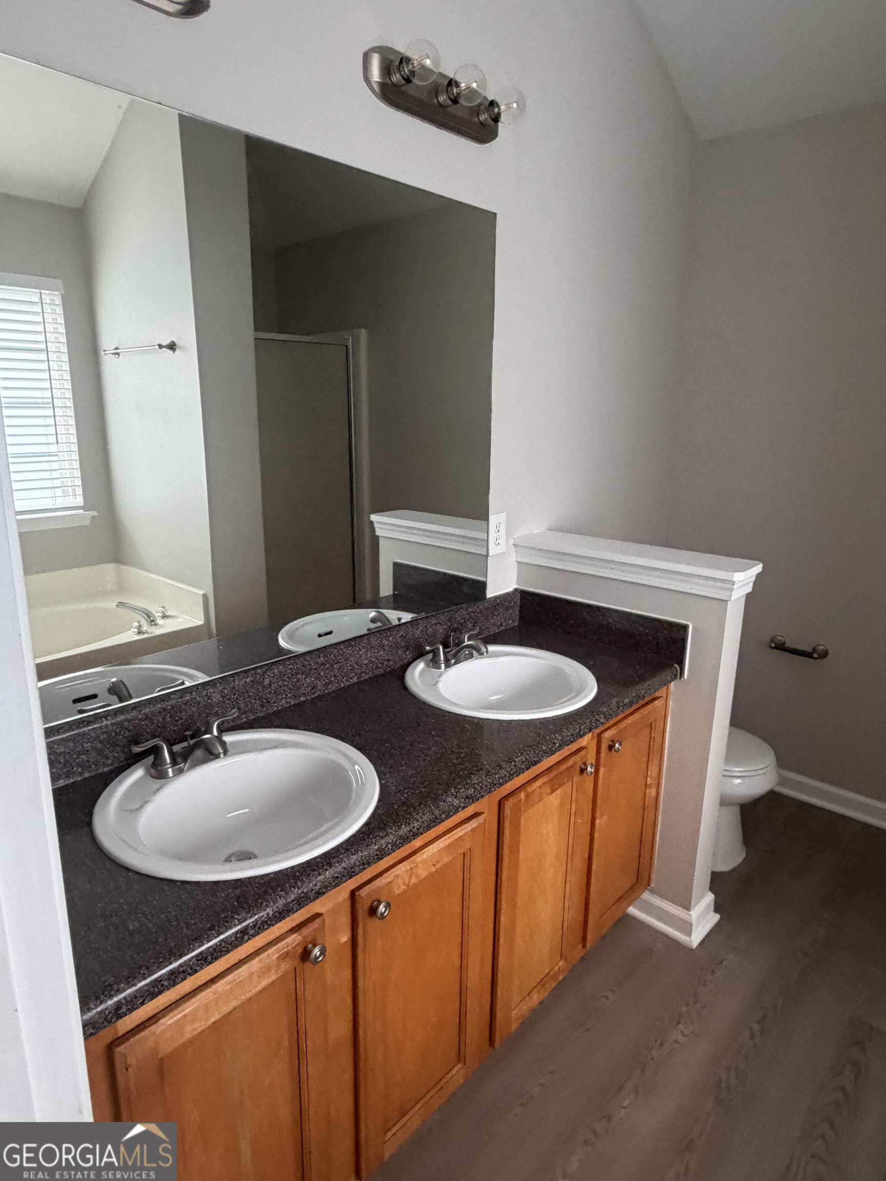 1942 Oakbluff Drive Property Photo 18