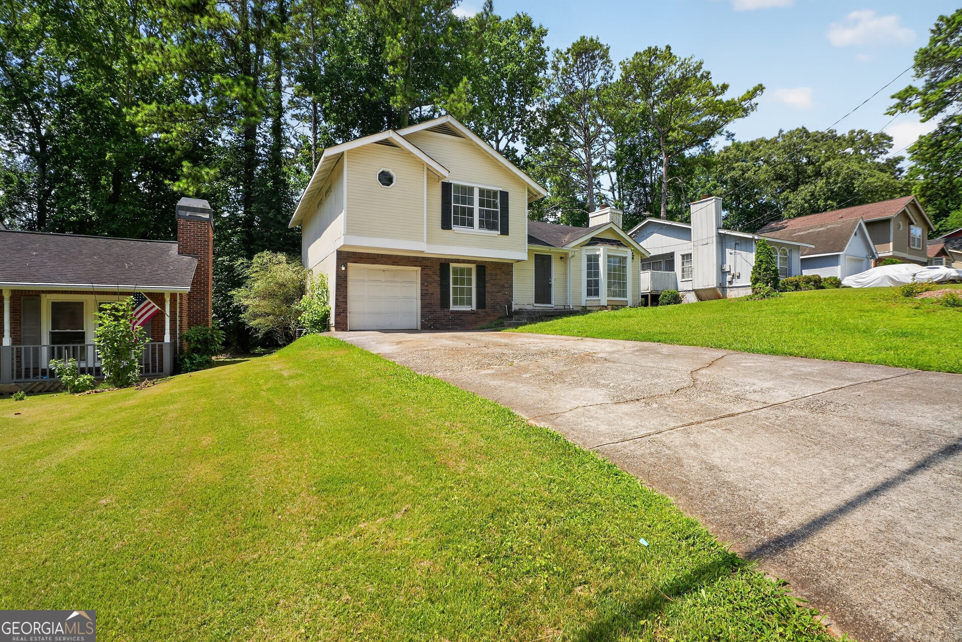 2045 Marbut Forest Drive Property Photo 2
