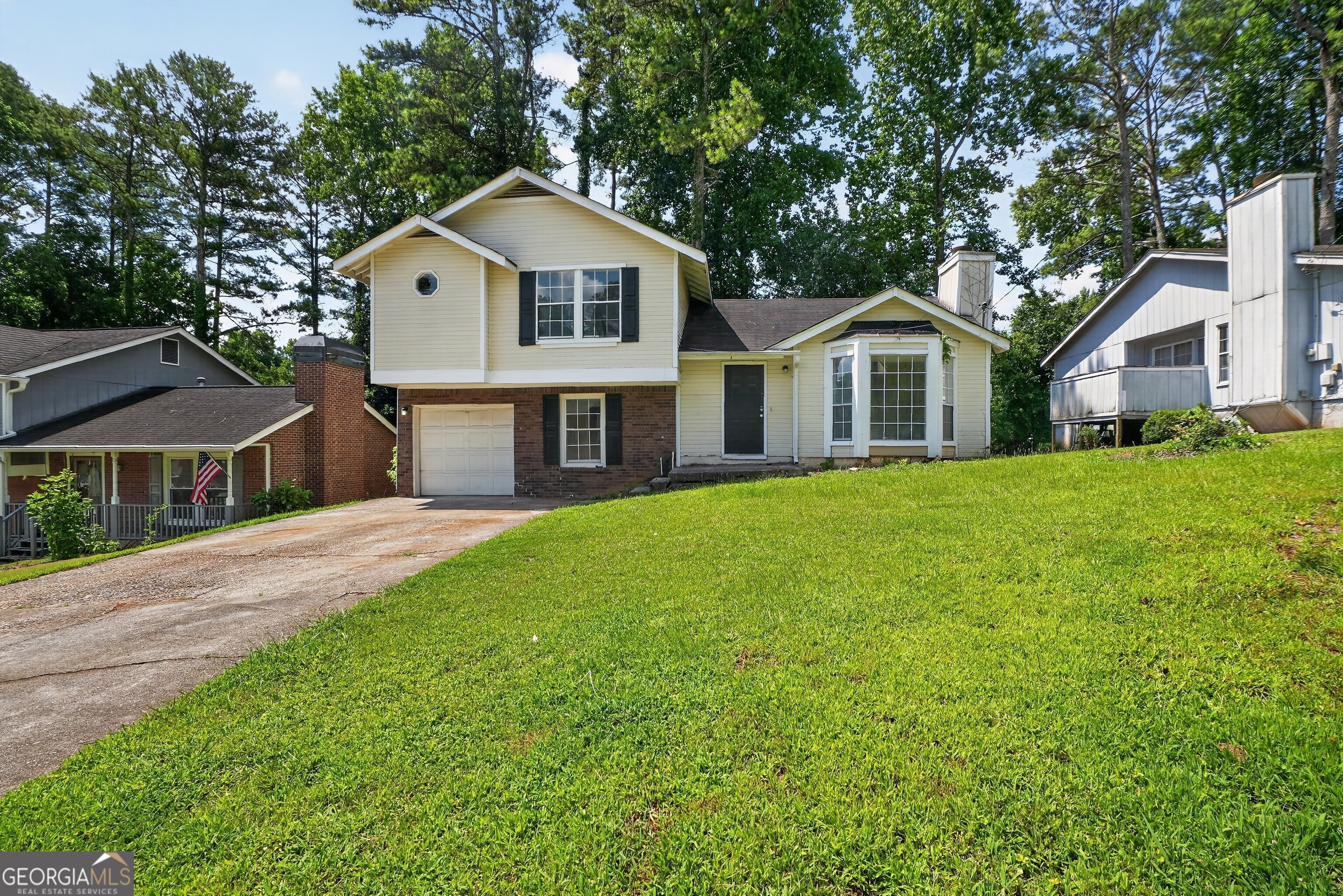 2045 Marbut Forest Drive Property Photo 9