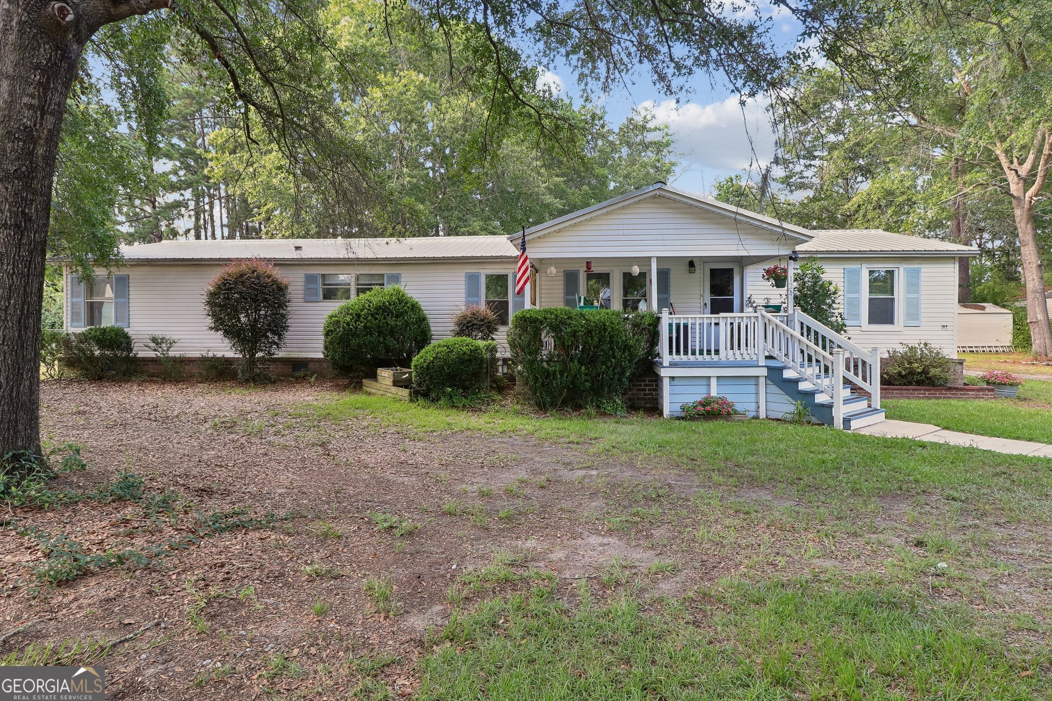 124 Edgewater Drive Property Photo 1