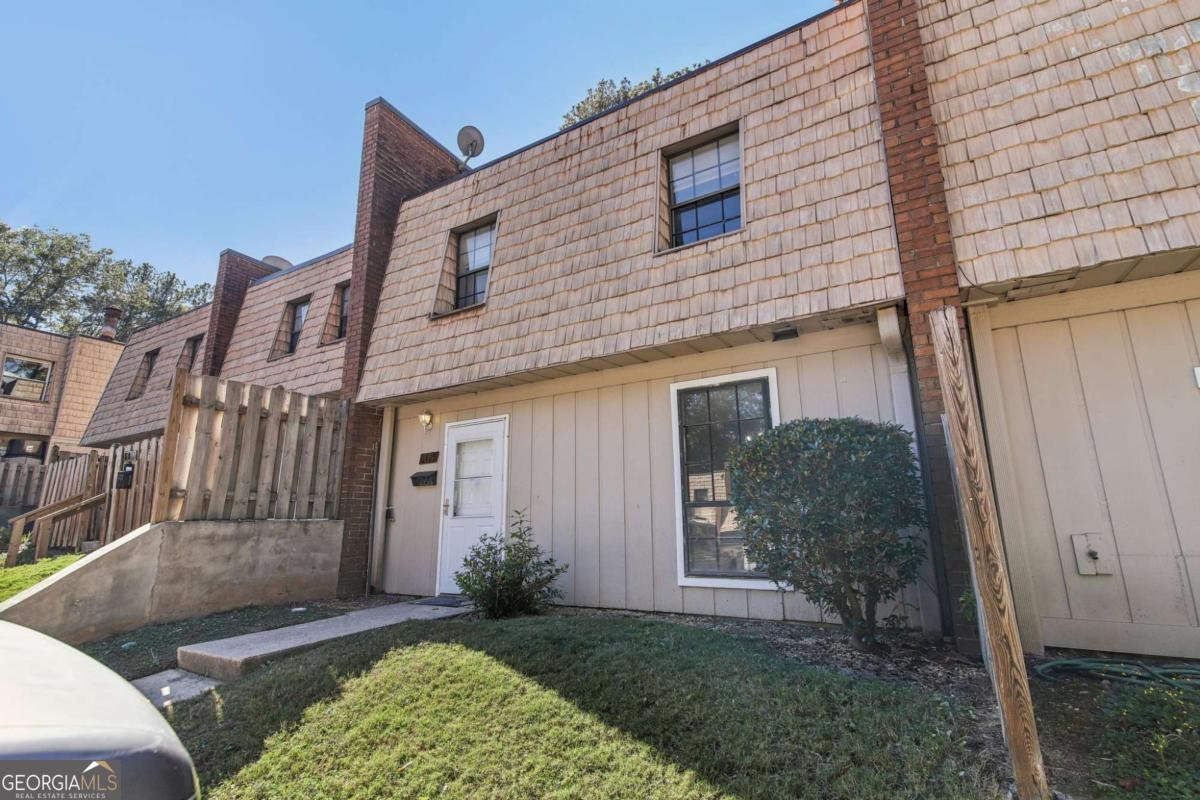 6429 Woodstone Way Property Photo 3