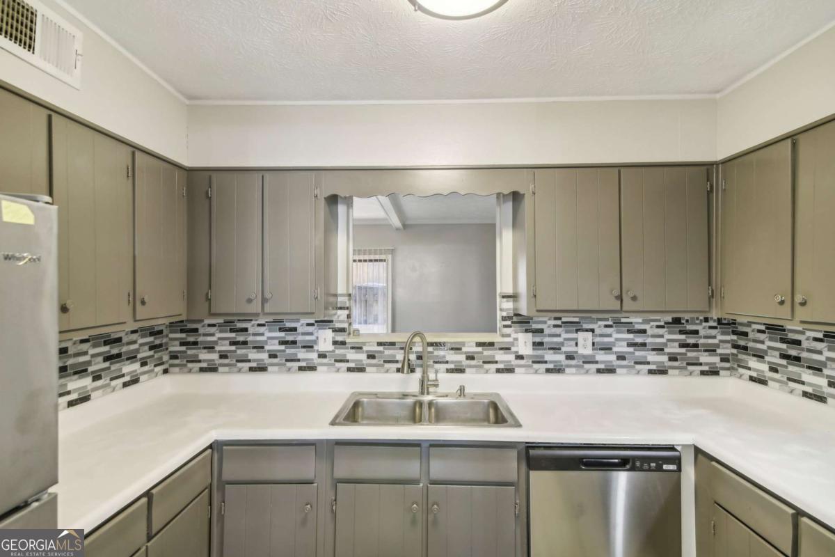 6429 Woodstone Way Property Photo 7