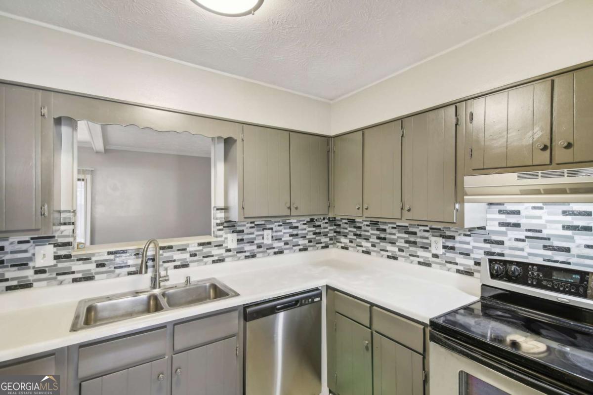 6429 Woodstone Way Property Photo 8