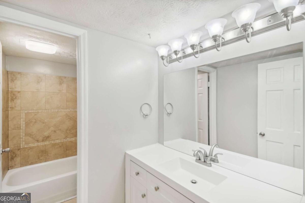 6429 Woodstone Way Property Photo 18