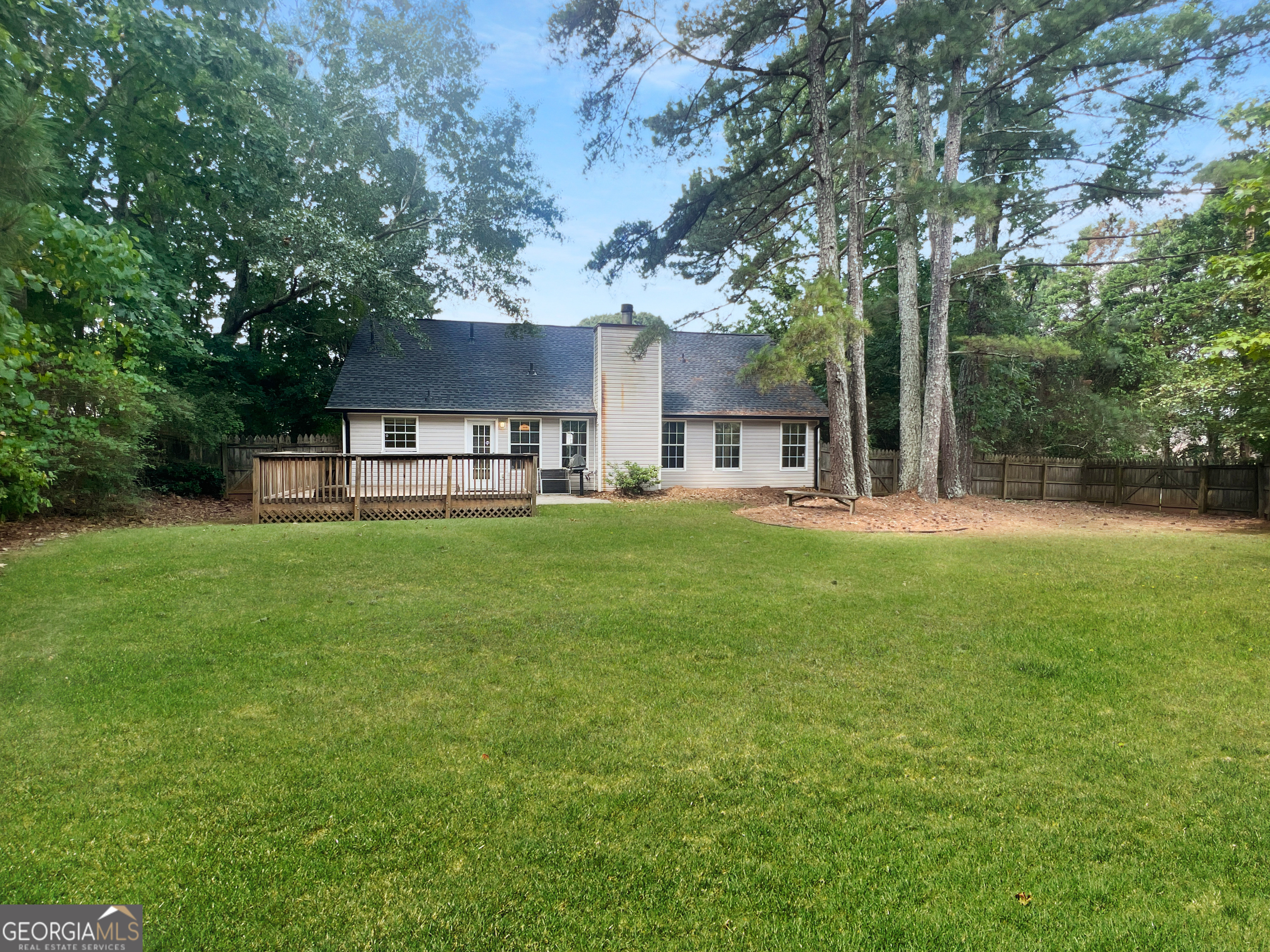 320 Plantation Boulevard Property Photo 2