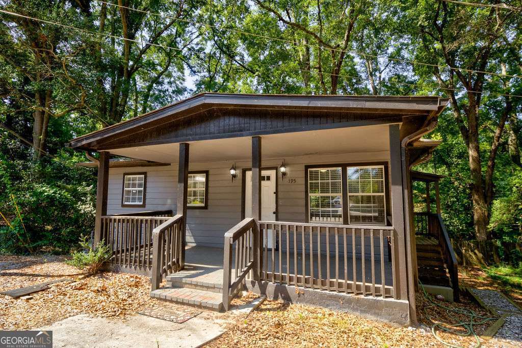 195 Royal Court Property Photo 1