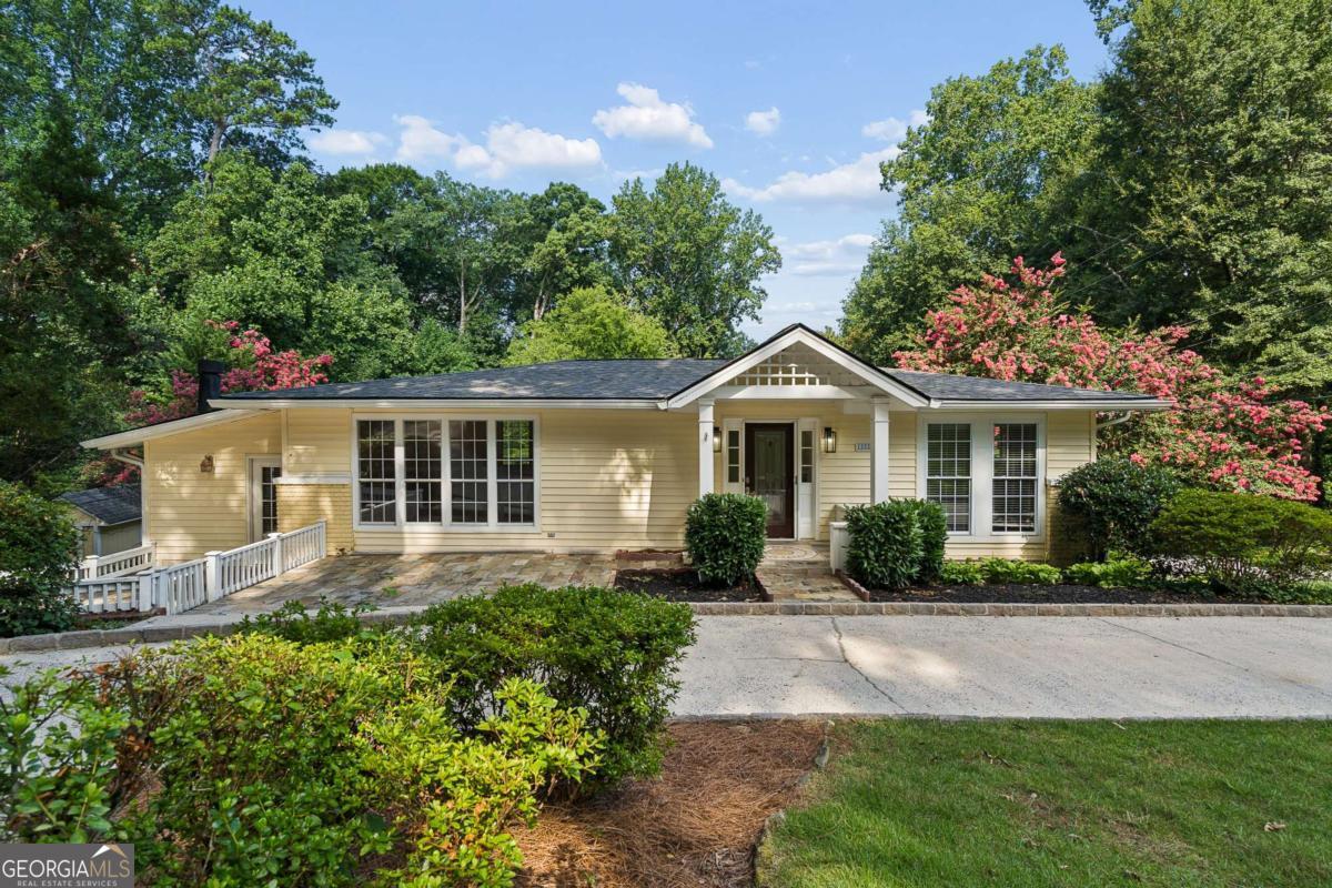 1055 Lee Circle Ne Property Photo 1