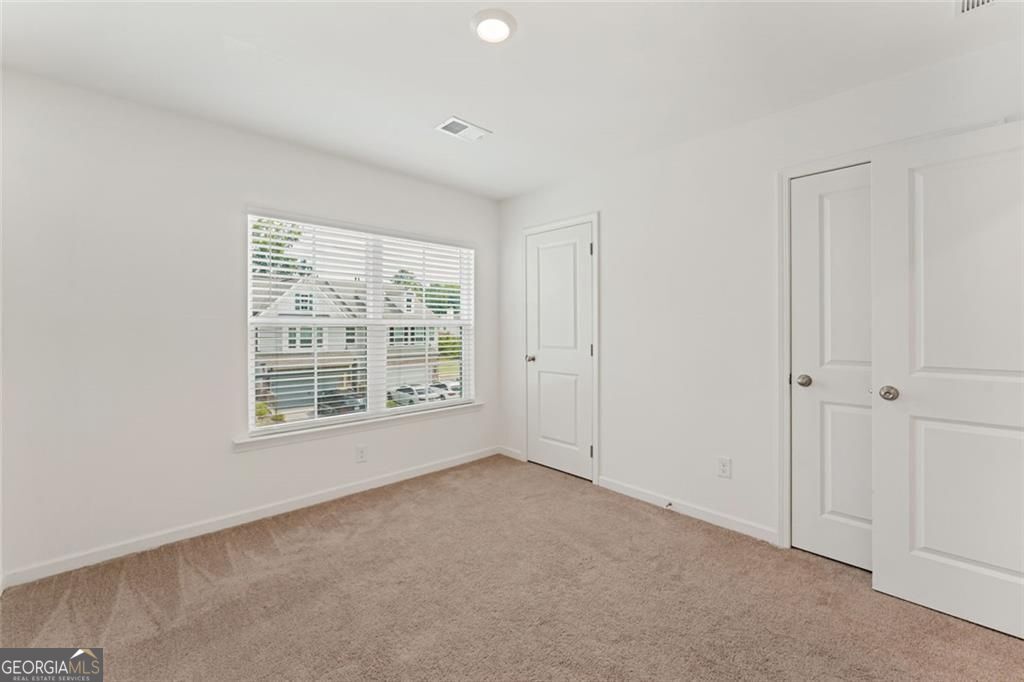 649 Isom Walk Property Photo 30