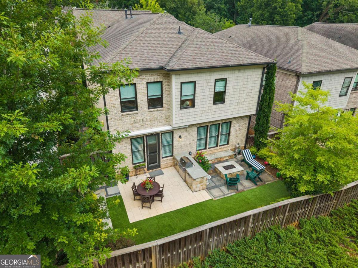 1122 Blackshear Drive Property Photo 2