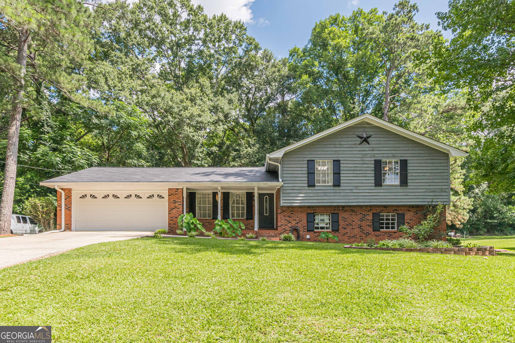 2192 Indian Hill Road Property Photo 1