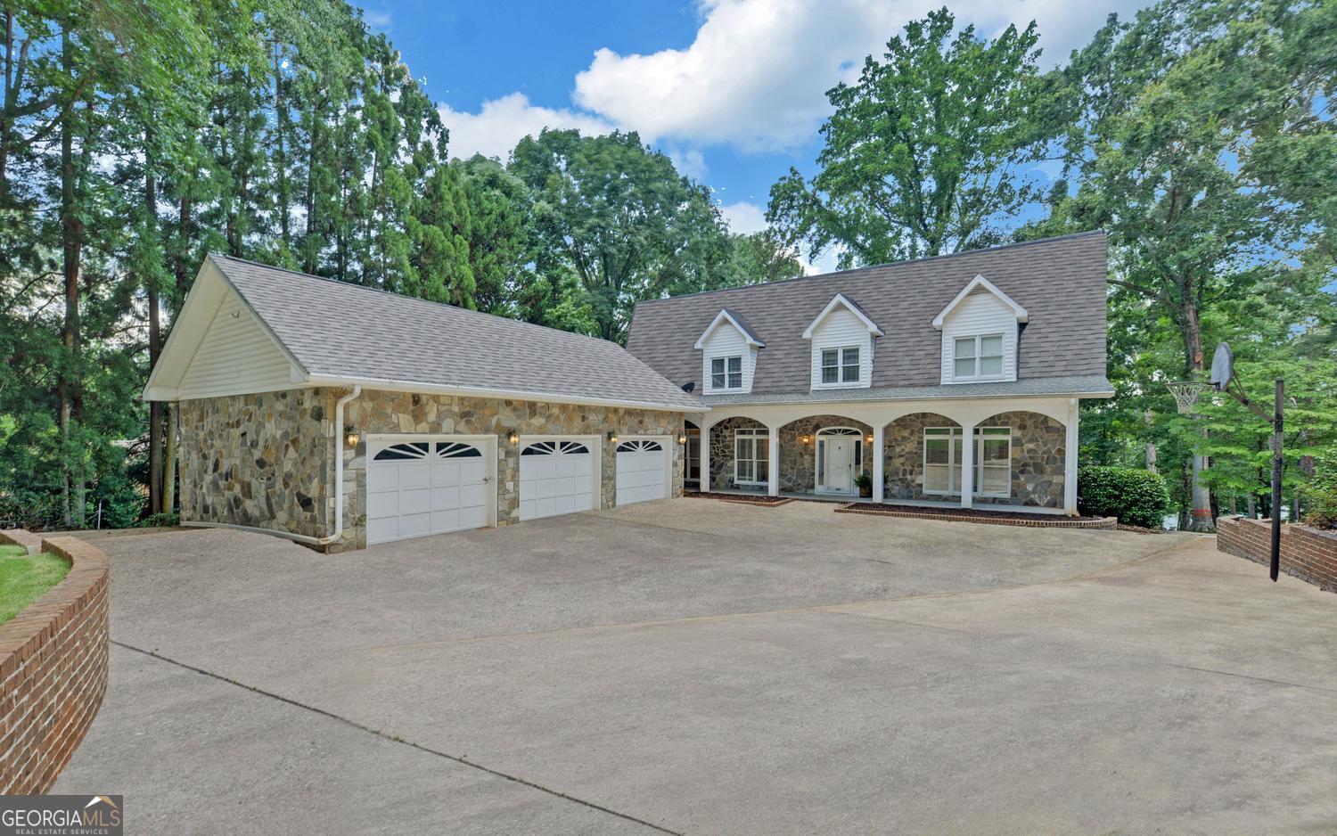 1410 Hunters Trail