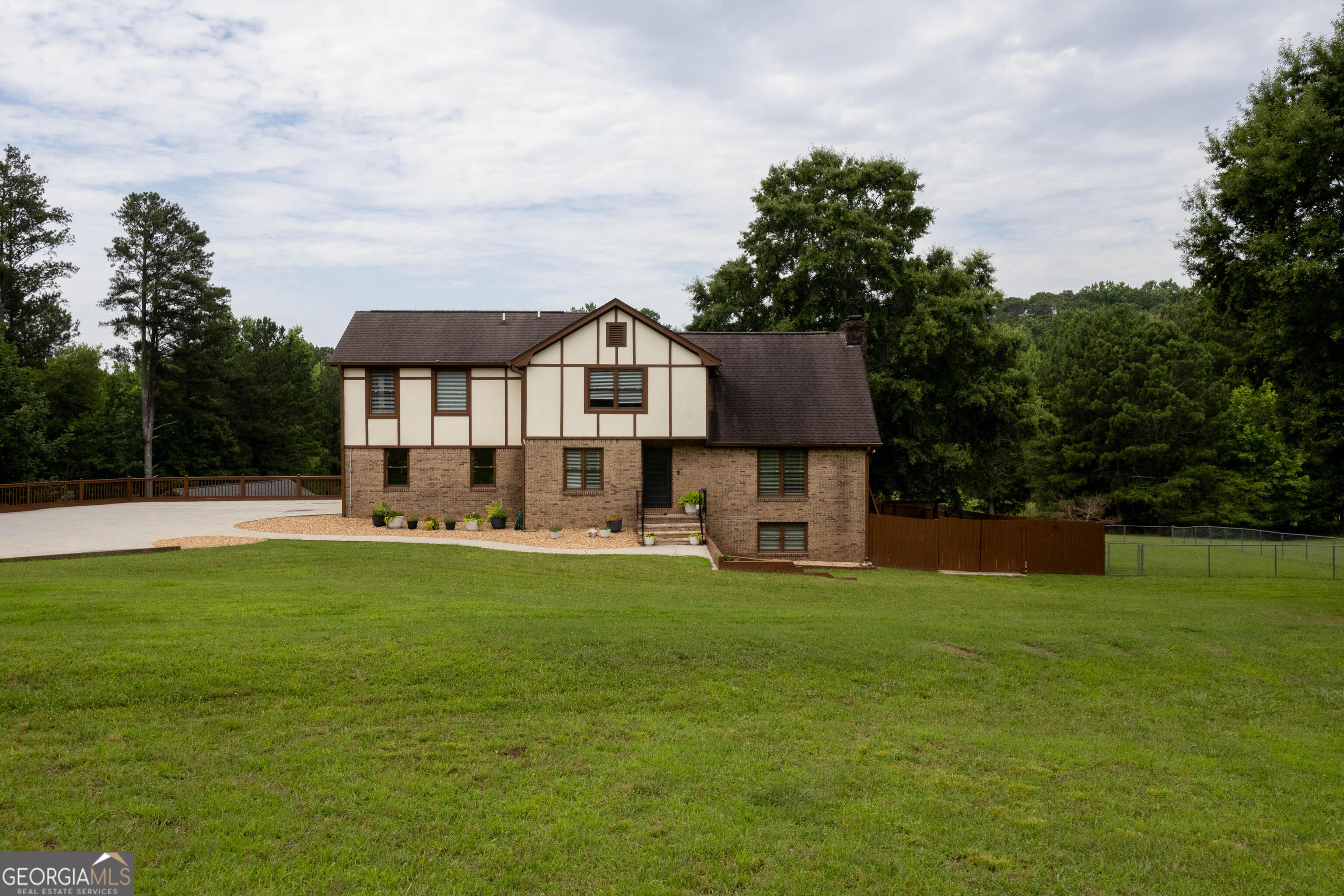 744 Alcovy Way Property Photo 3