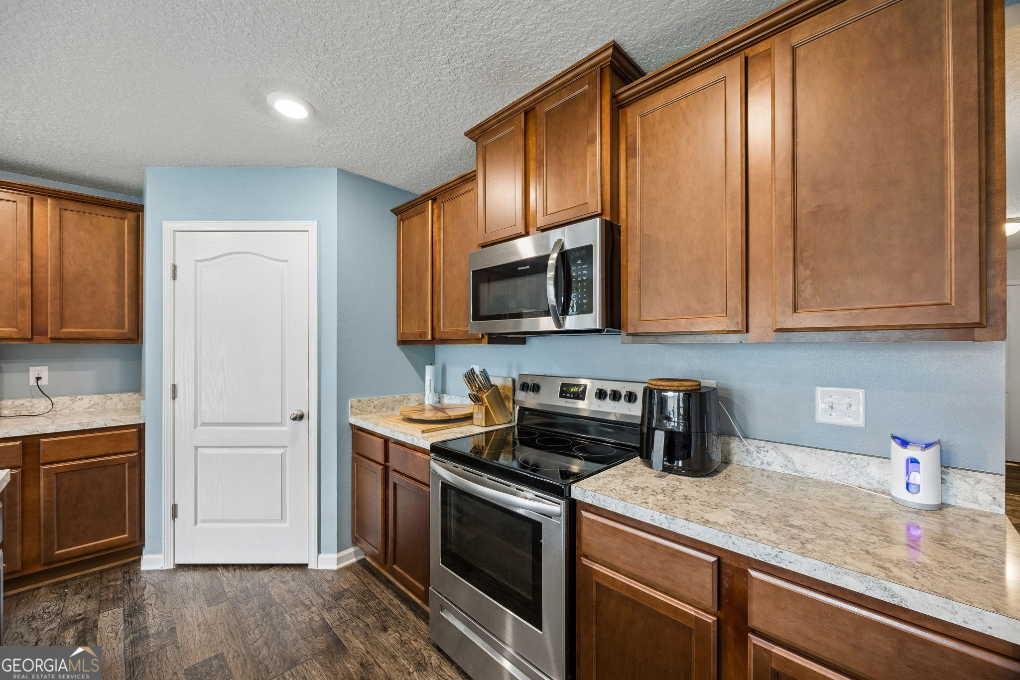 302 Cedar Breeze Drive Property Photo 4