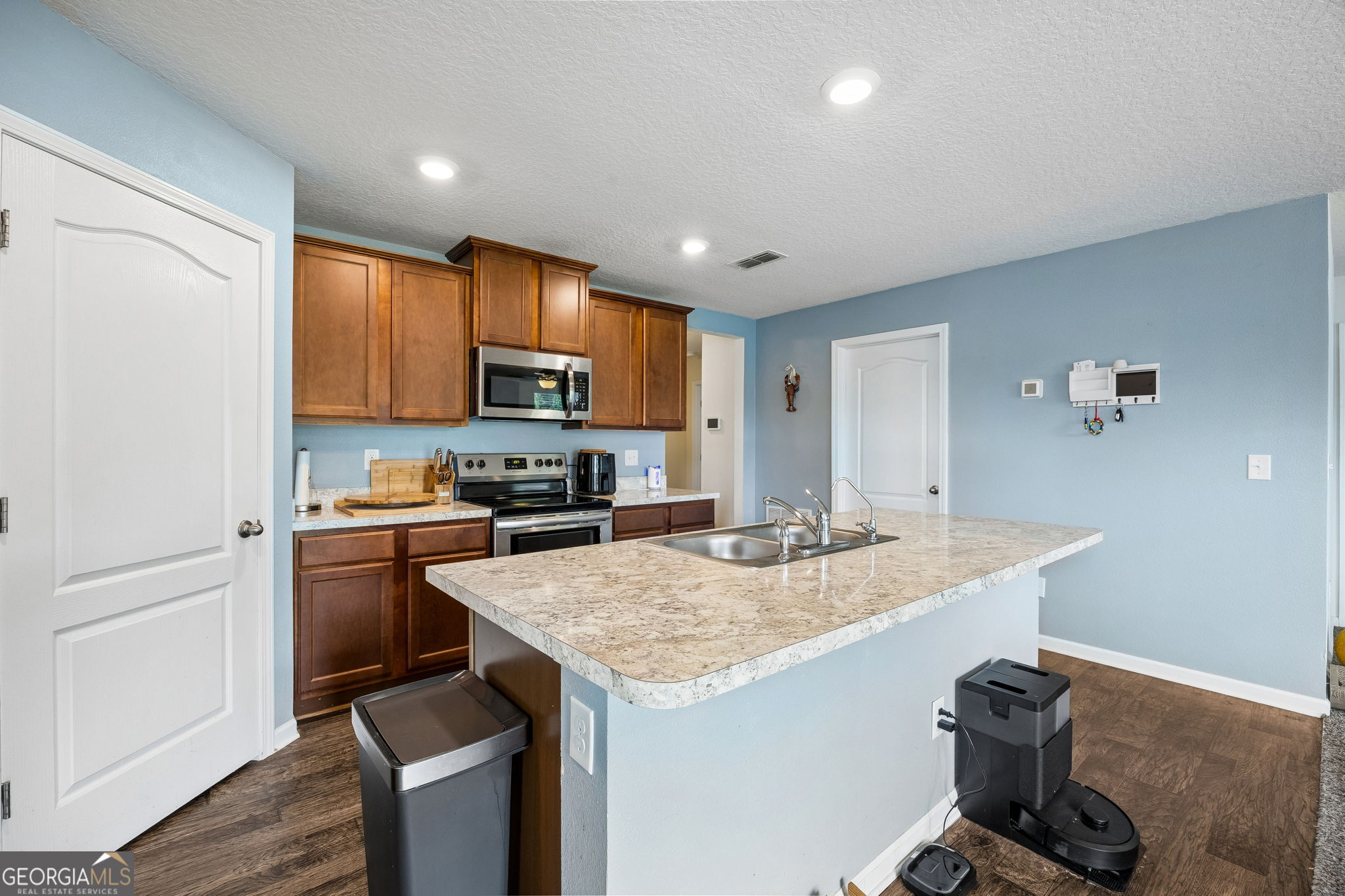 302 Cedar Breeze Drive Property Photo 6