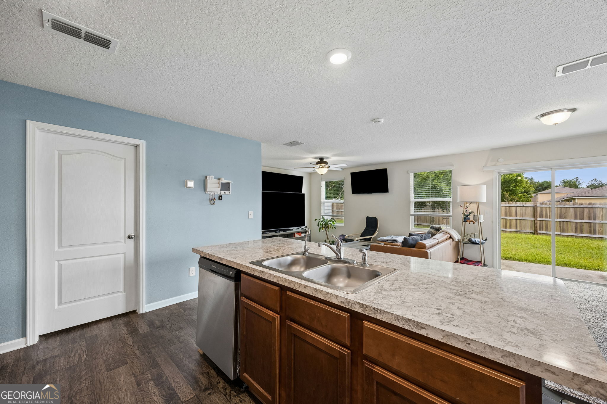 302 Cedar Breeze Drive Property Photo 7