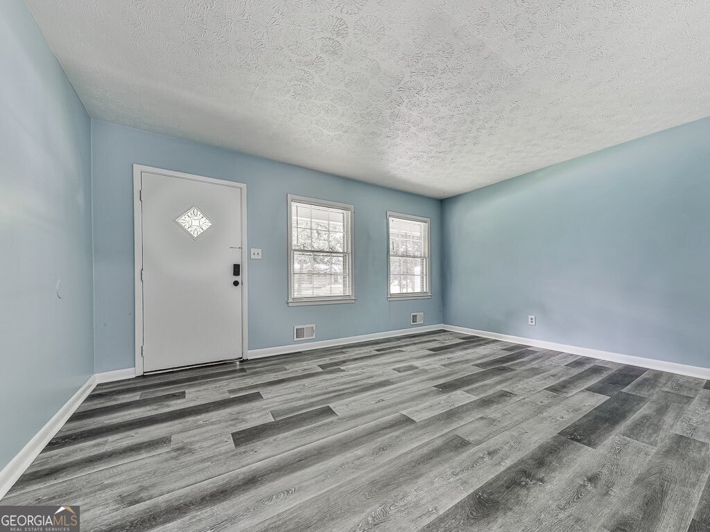 2005 Knightsbridge Road Nw Property Photo 6