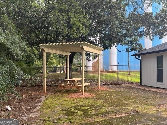 25 Bullsboro Drive Property Photo 3
