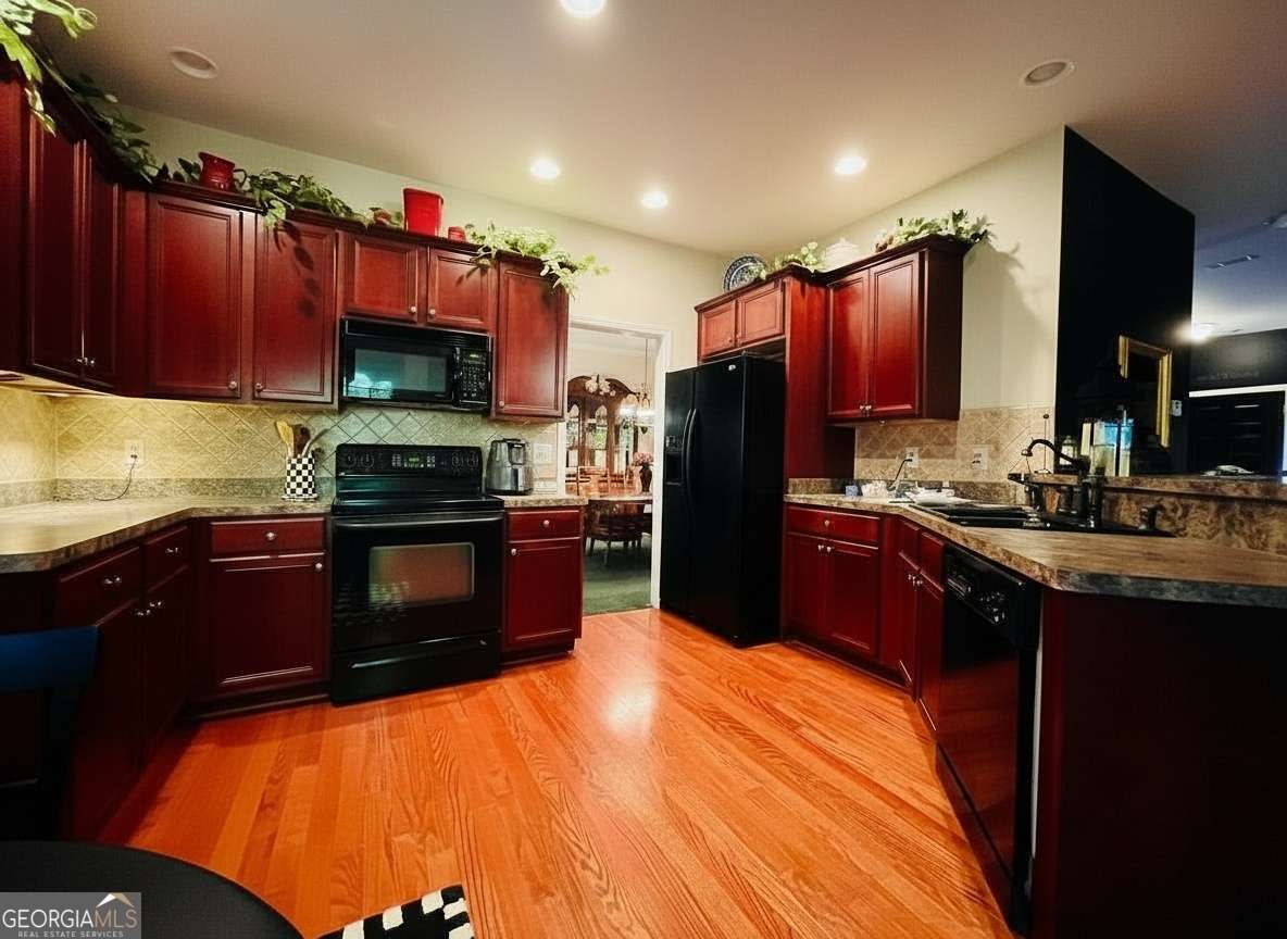 933 Vinings Drive Property Photo 6
