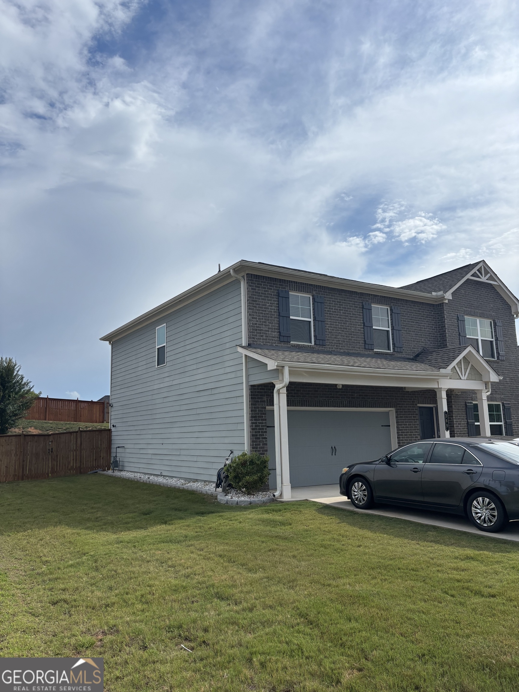 369 Amsterdam Way Property Photo 2