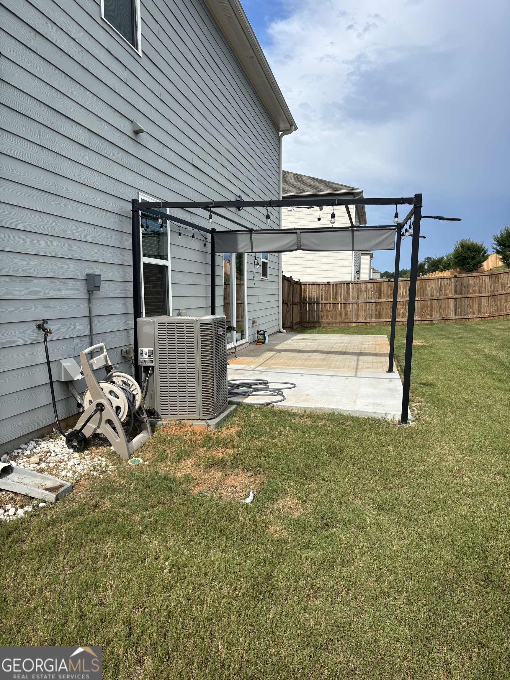 369 Amsterdam Way Property Photo 6