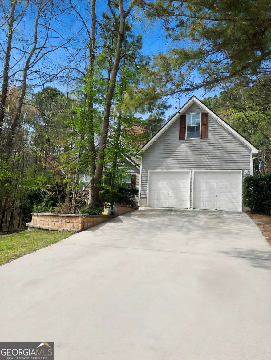 2072 Amberly Crossing Lane Property Photo 2