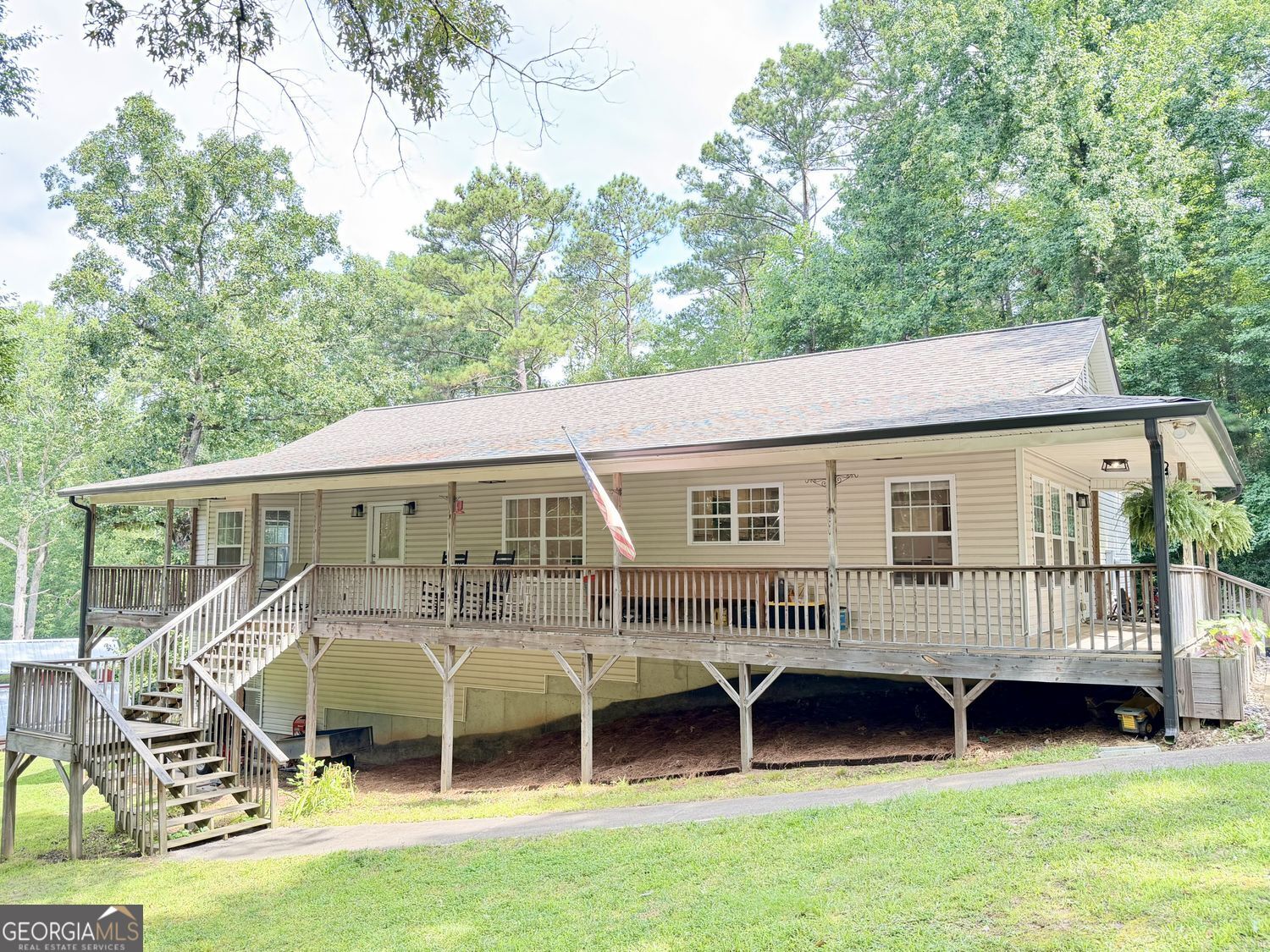 4411 Post Road Property Photo 2