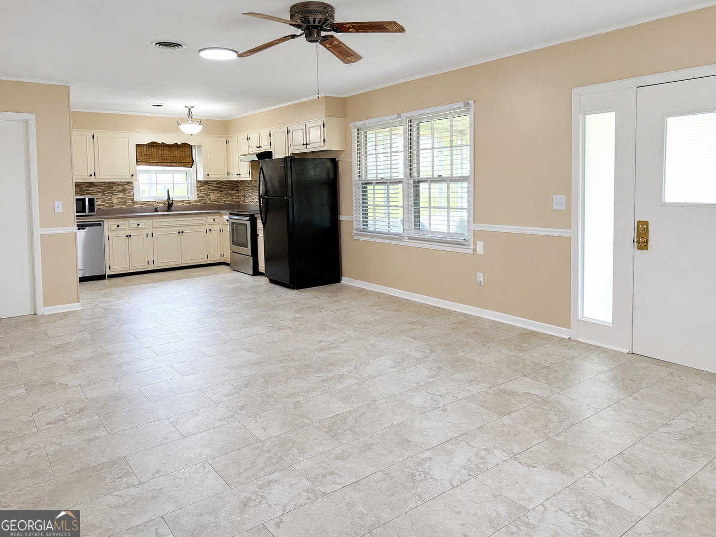 1808 Rossway Drive Property Photo 2