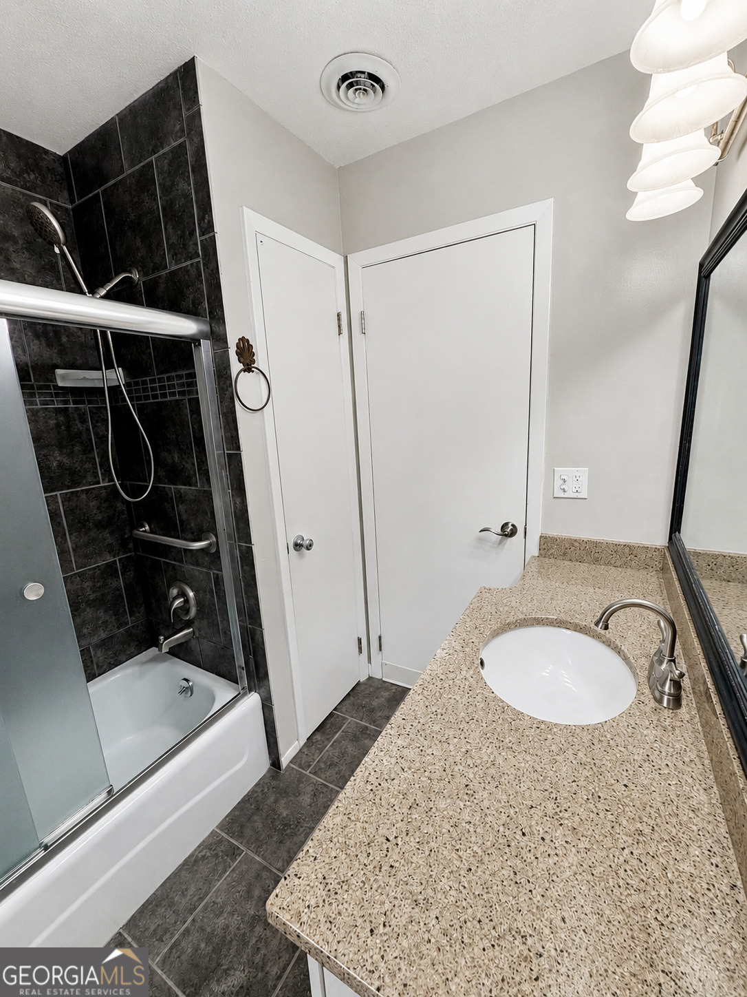 1808 Rossway Drive Property Photo 6
