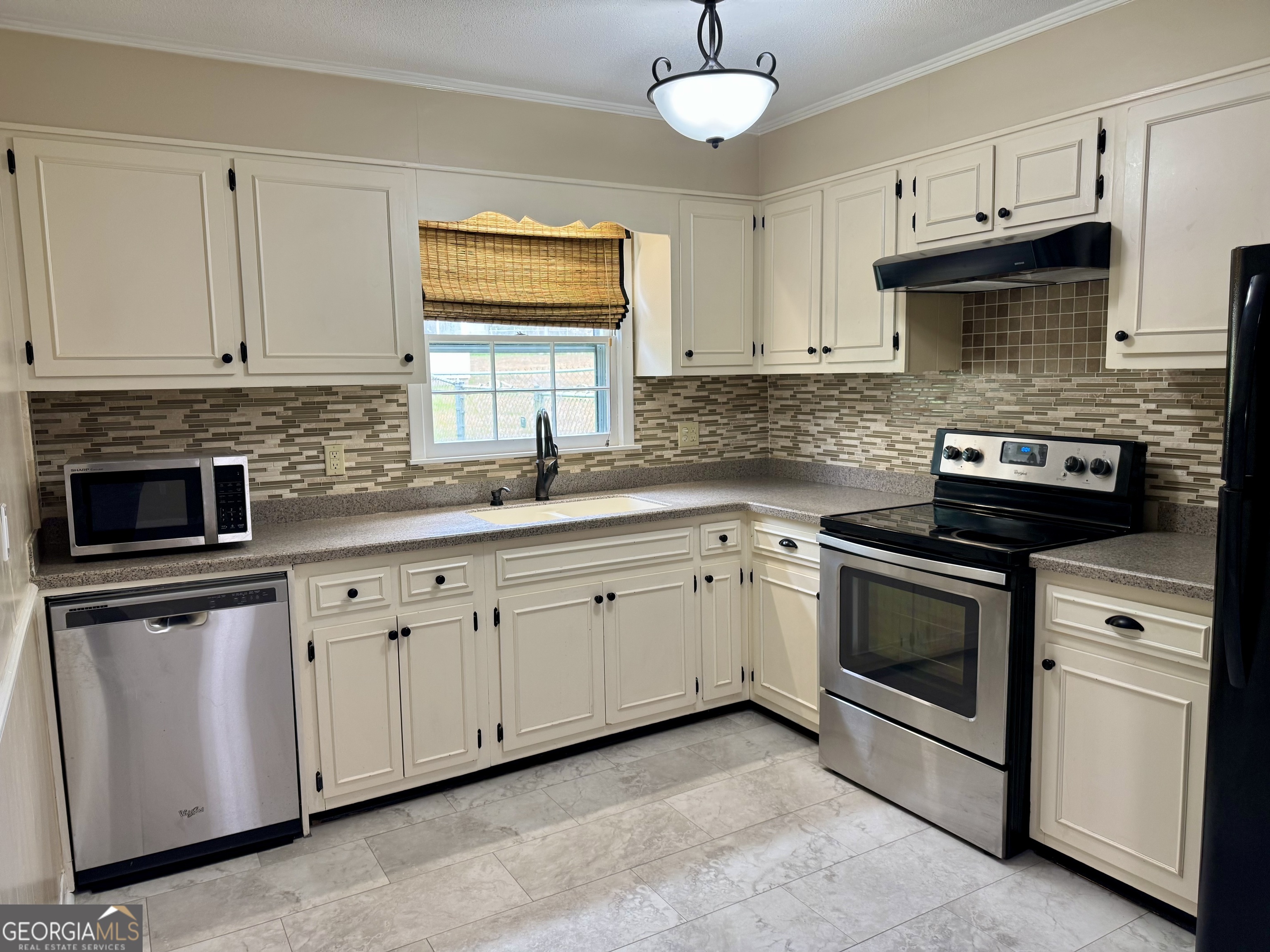 1808 Rossway Drive Property Photo 11