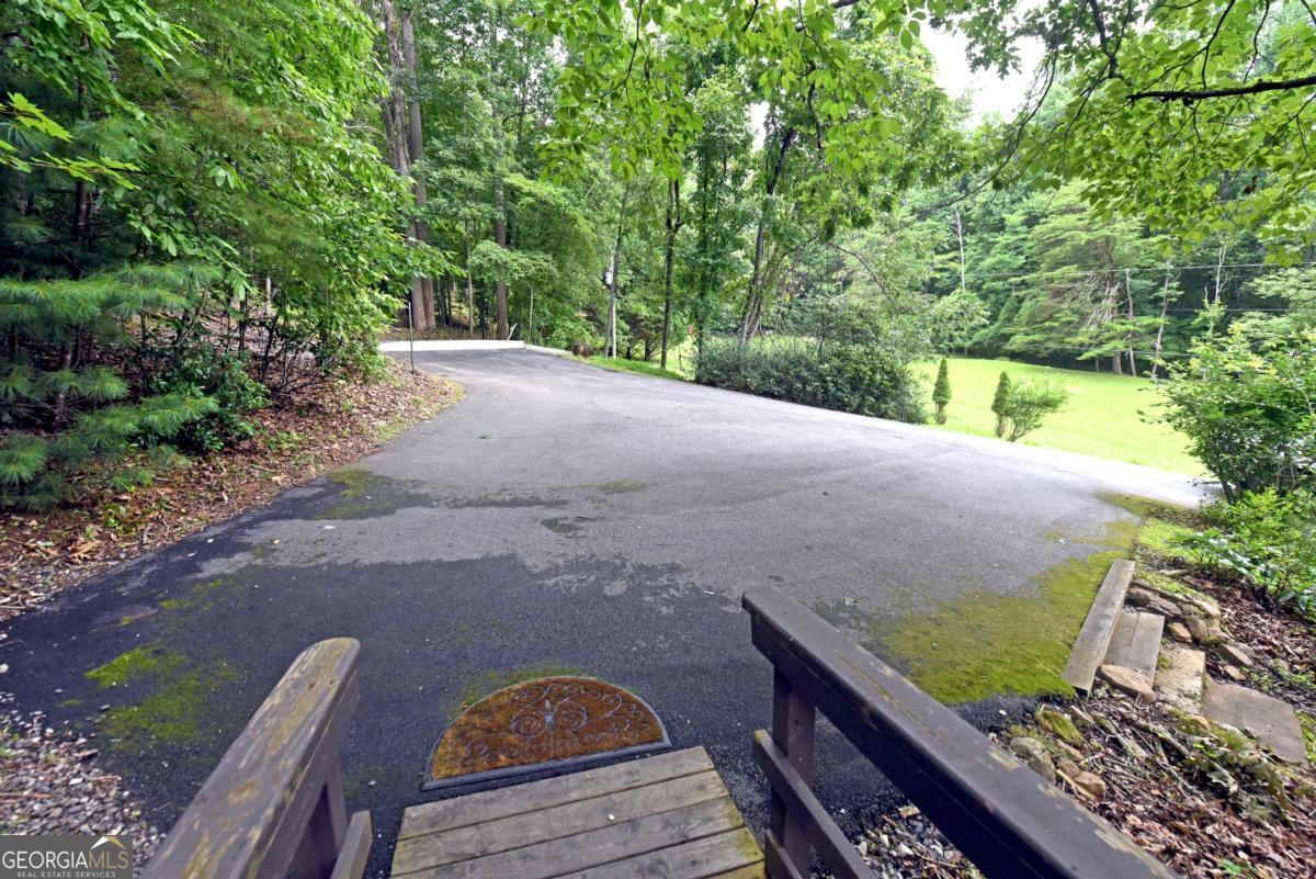19 Pine Ridge Terrace Property Photo 7