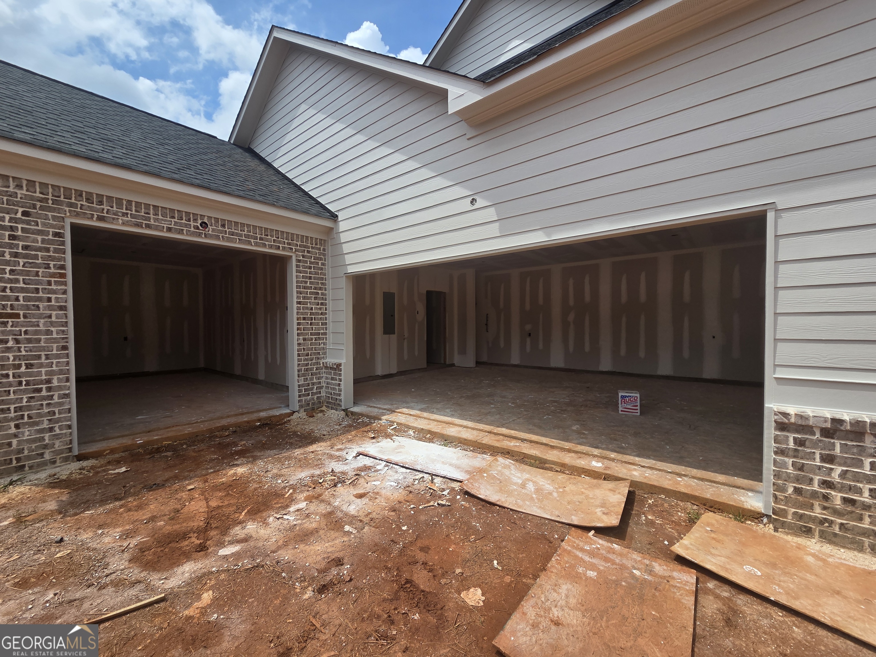 313 Meadows Drive Property Photo 2
