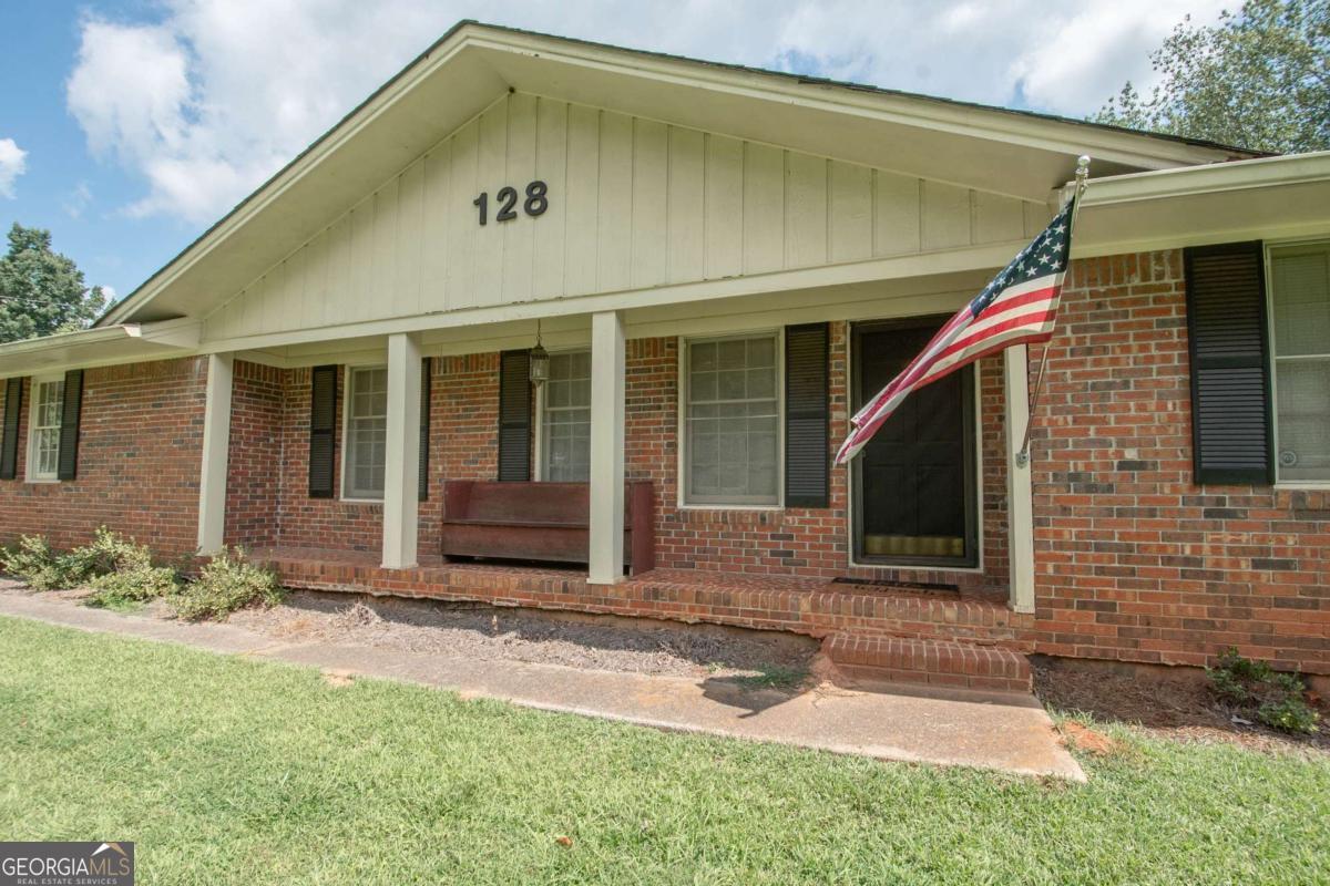 128 Robinhood Drive Property Photo 3