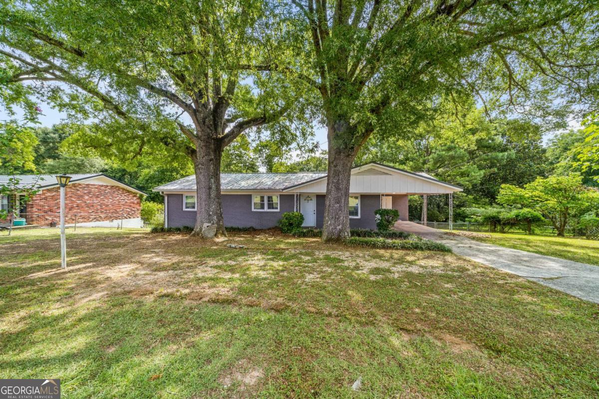 112 Greenbriar Drive Property Photo 2