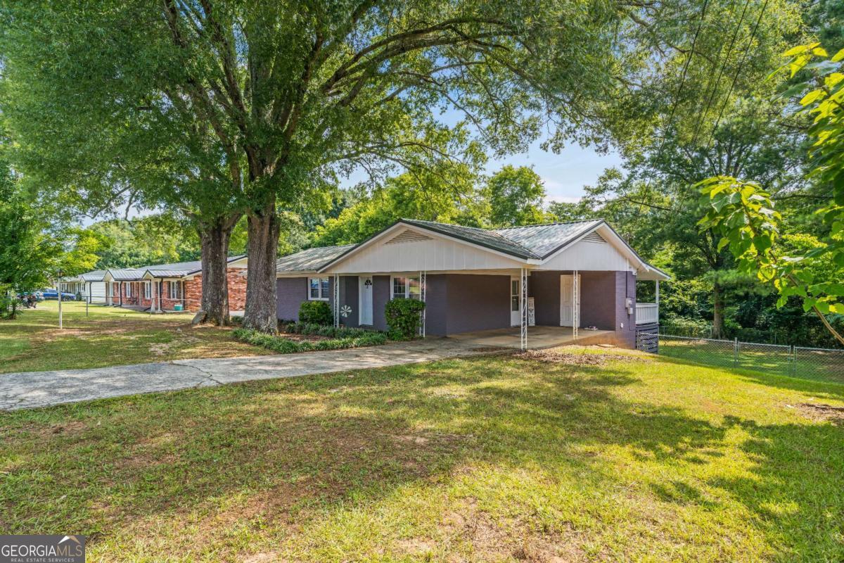 112 Greenbriar Drive Property Photo 4