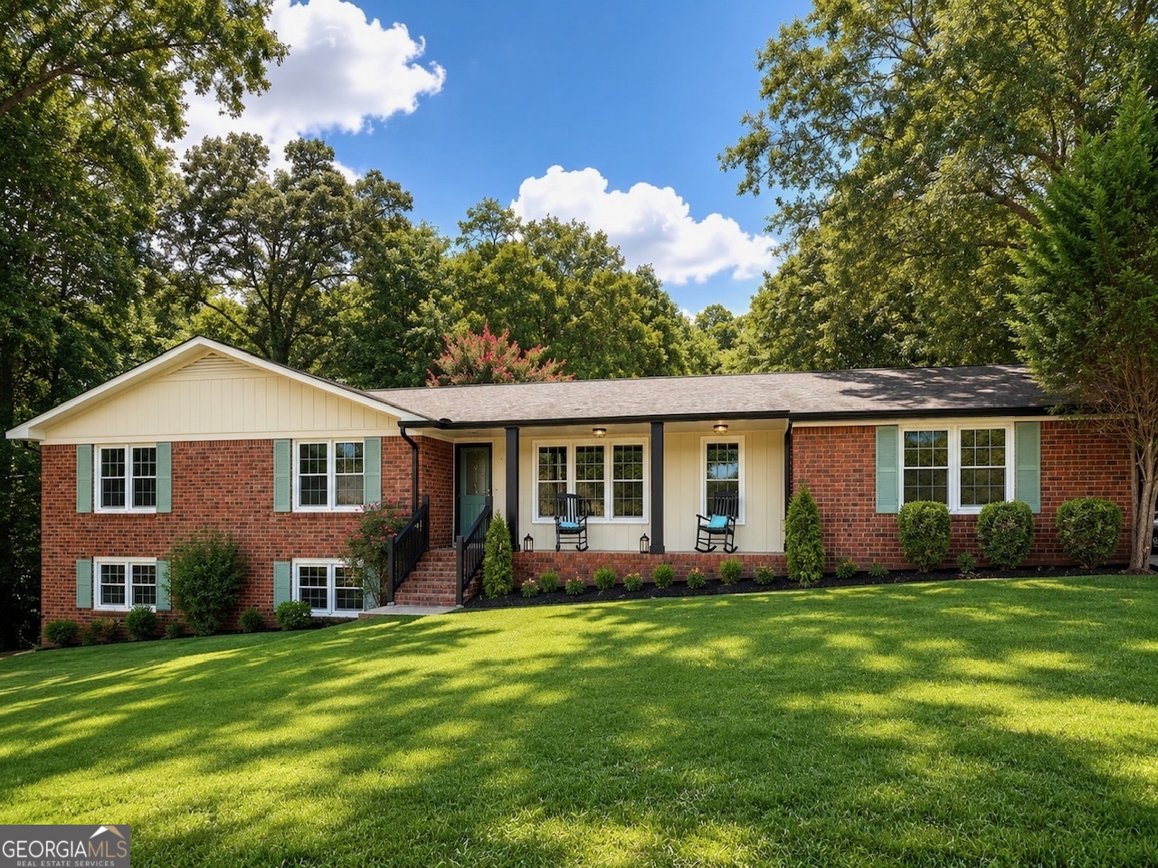 224 SE Lake Drive