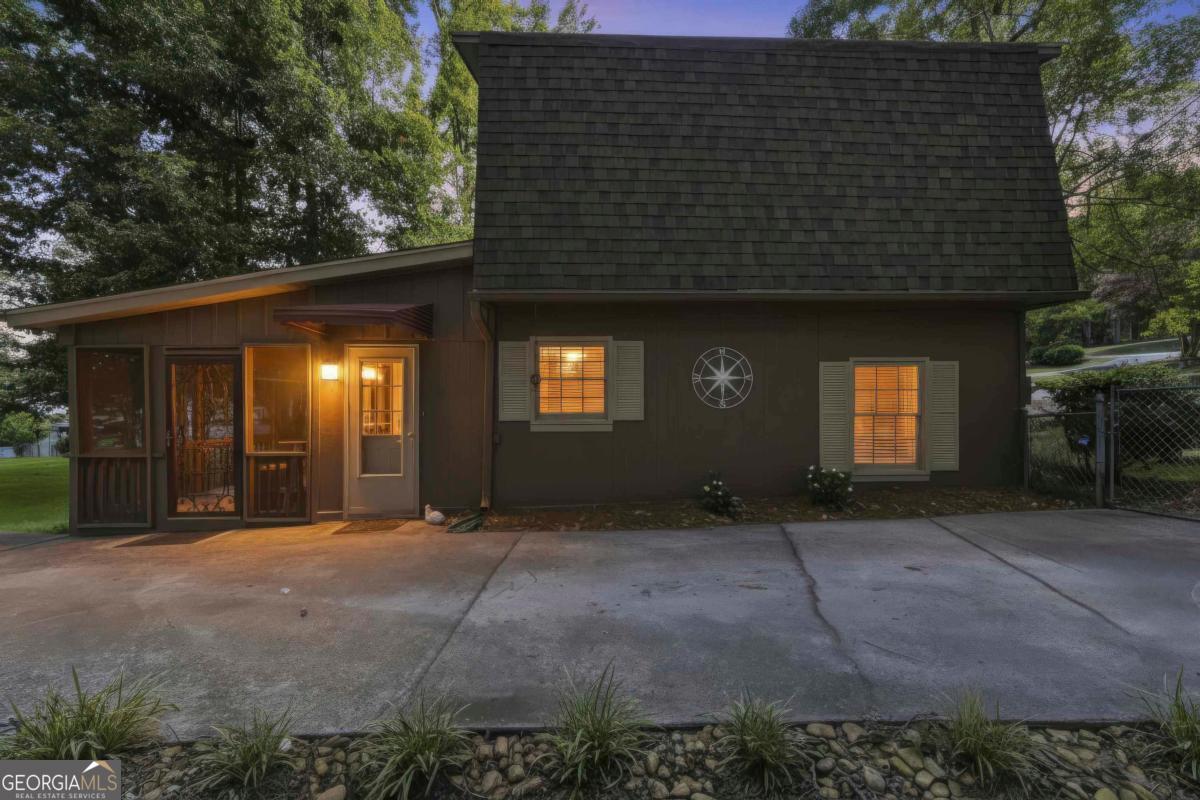 260 Shelton Drive Property Photo 1