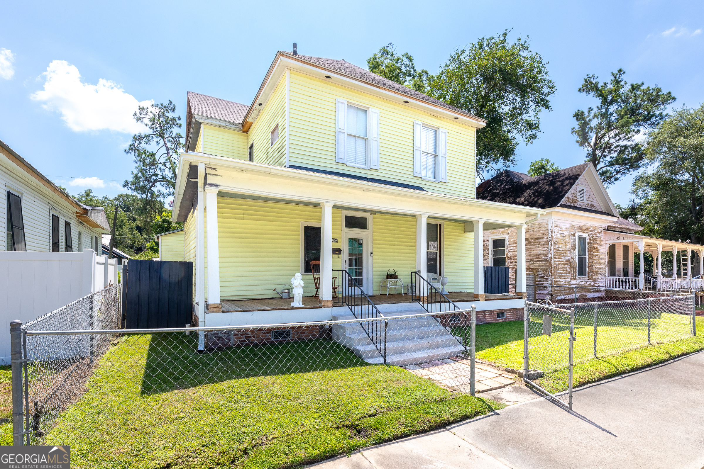 608 Ware Street Property Photo 2