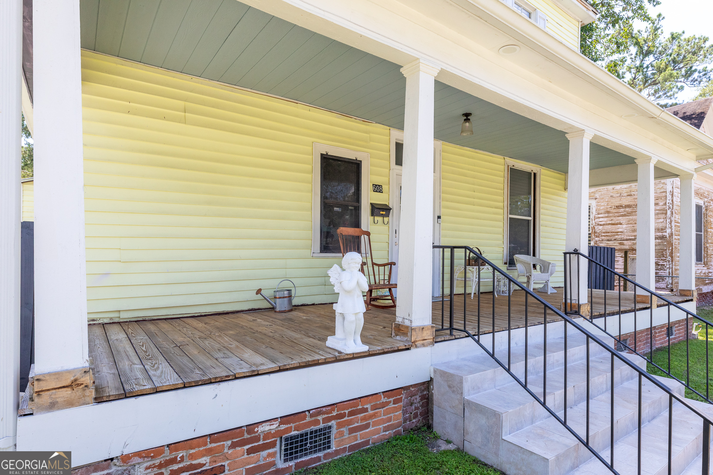 608 Ware Street Property Photo 5