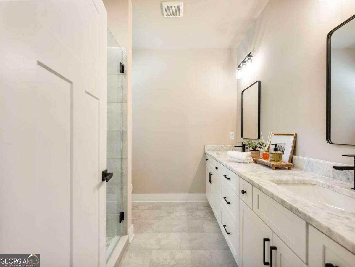 1320 Heads Ferry Road Property Photo 16