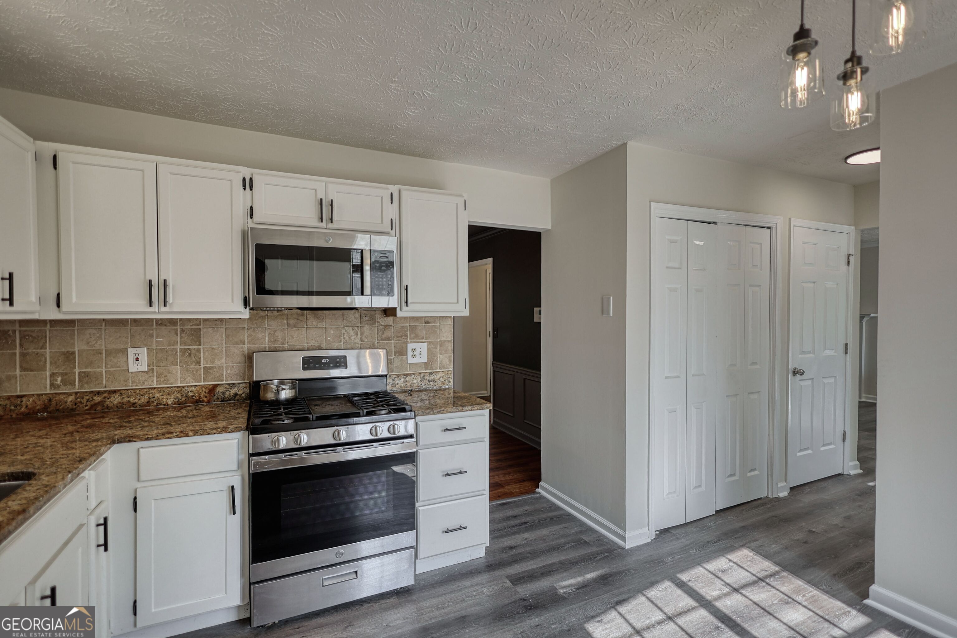 502 N Summit Property Photo 8