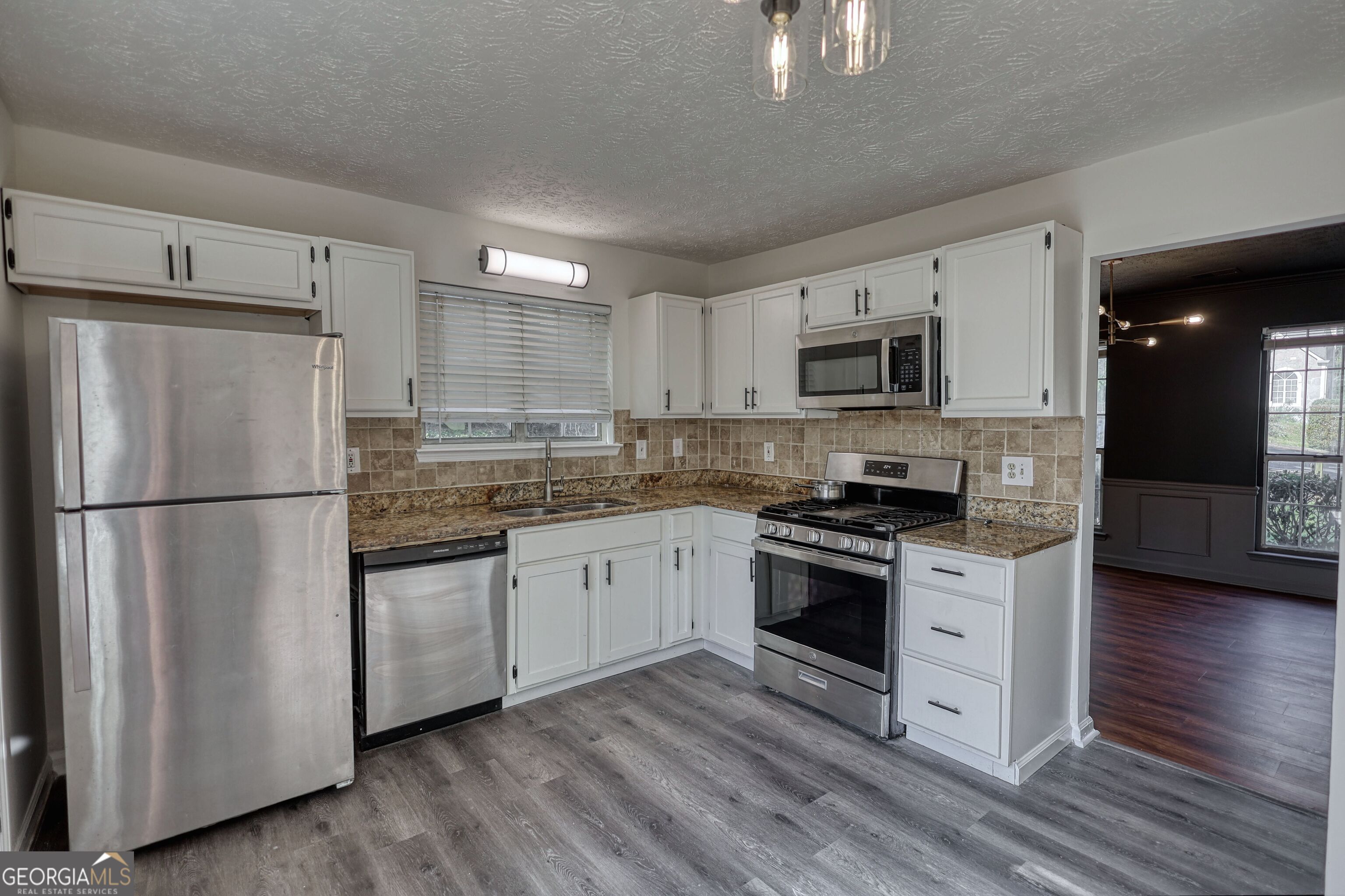 502 N Summit Property Photo 11