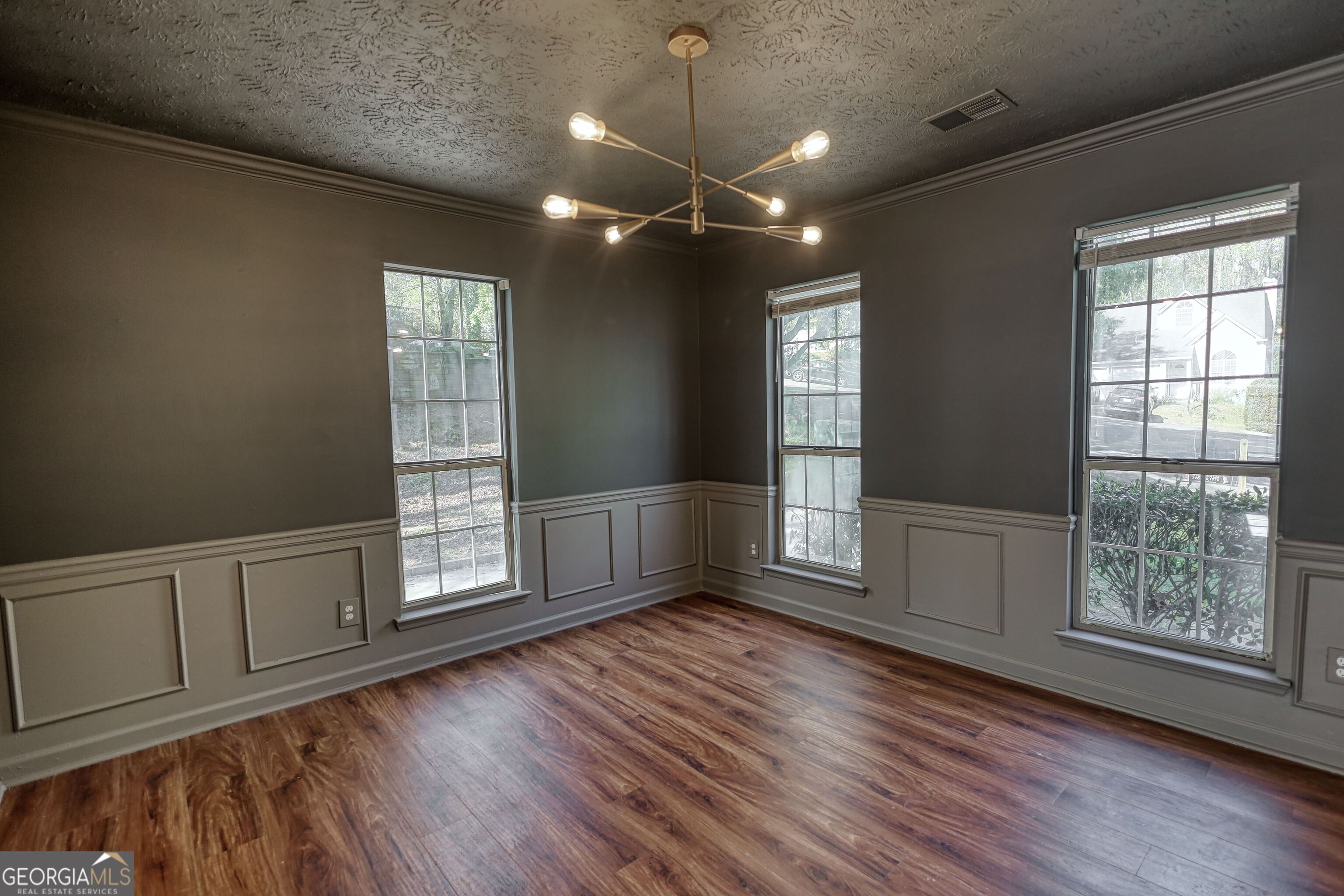 502 N Summit Property Photo 13