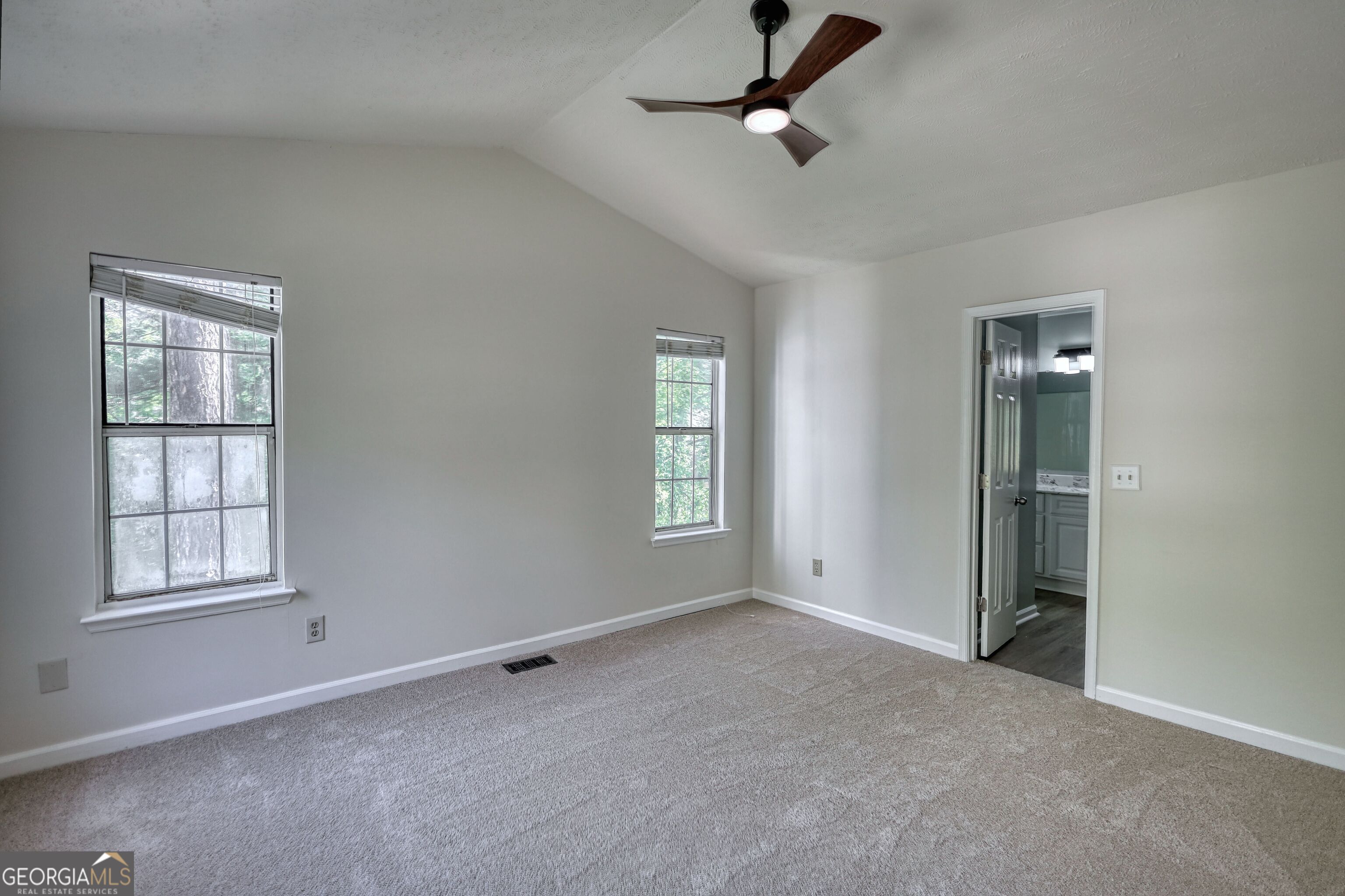 502 N Summit Property Photo 17