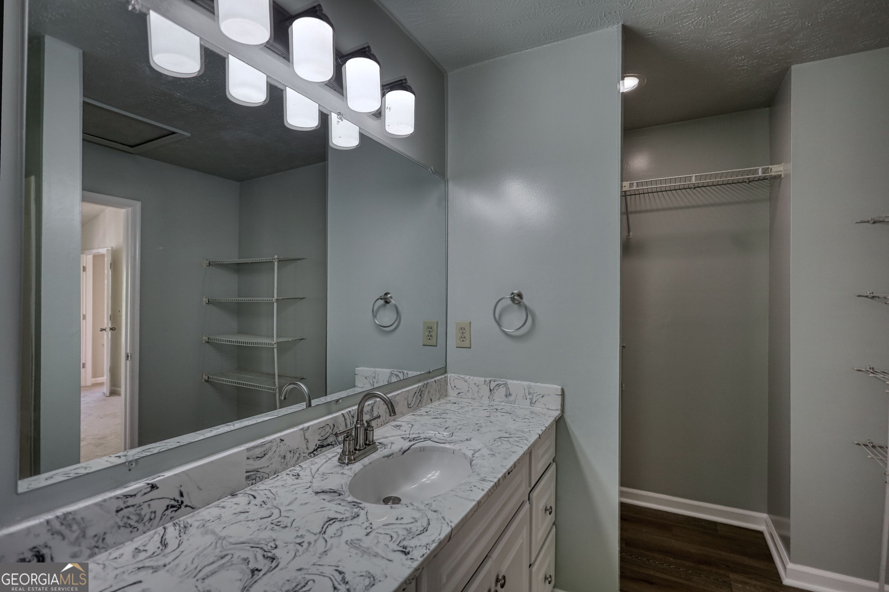 502 N Summit Property Photo 21